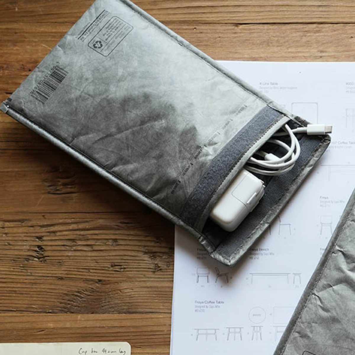 タブレットケース PADDED ENVELOPE BAG FOR TABLET ( DULTON 縦型 タブレット入れ タブレットバッグ ガジェットケース コンパクト タブレット 充電器 バッテリー 傷防止 保護 衝撃吸収 インナーバッグ 持ち運び ) 【グレー】 グレー
