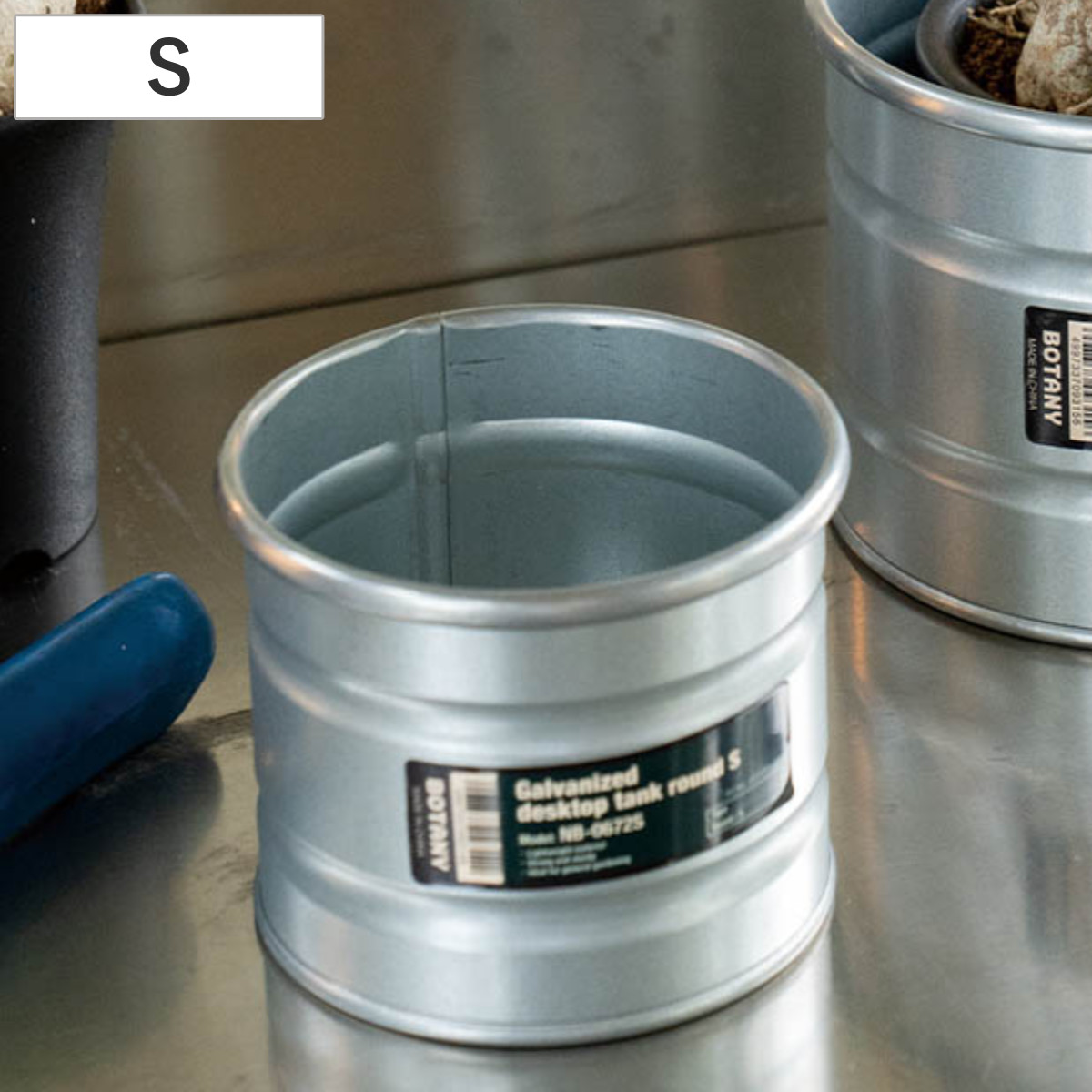 植木鉢 ガルバナイズド デスクトップ タンク S ダルトン ( DULTON 鉢カバー ポットカバー 植木鉢カバー プランター カバー プランターバスケット 円形 筒型 ドラム缶 直径11.5cm 小型植物 観葉植物 小型 鉢植え 花 収納 小物入れ )