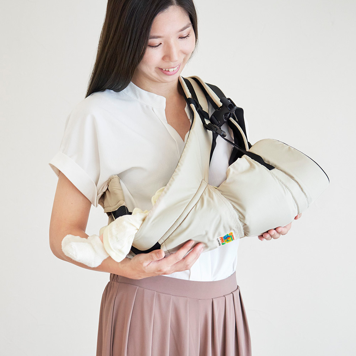 抱っこ紐 ユーモベビー 5WAY 新生児 日本製 ( 抱っこひも おんぶ紐 寝かせ抱き 対面抱き 前向き抱き おんぶ ベビーキャリア ショルダーカバー付き コンパクト 持ち運び 妊婦OK 洗濯OK 撥水 メッシュ 通気性 ) 【ブラック】 ブラック