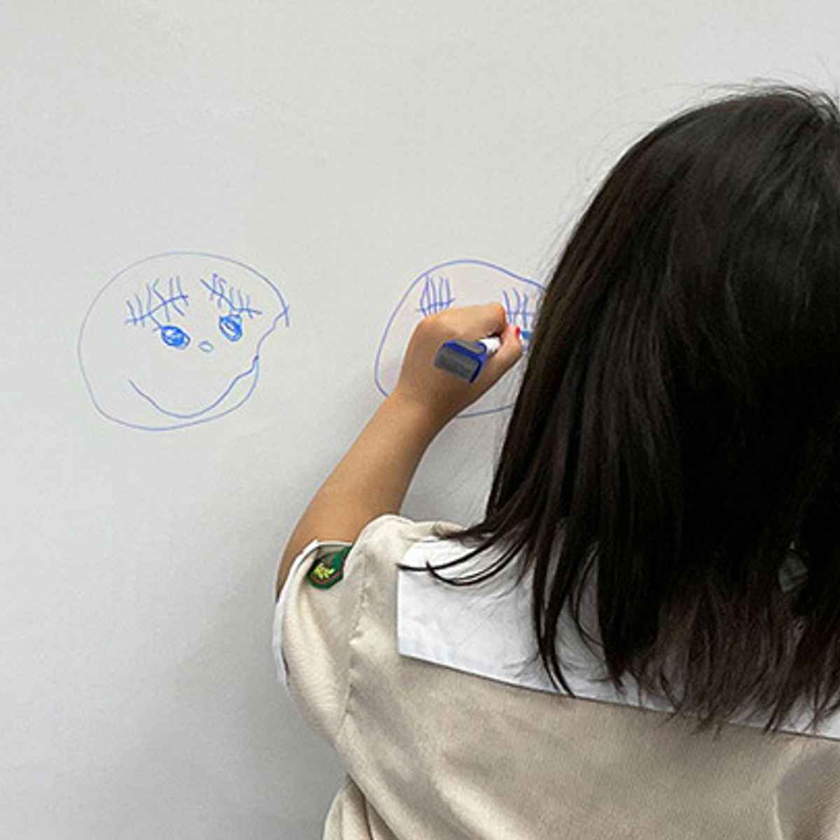 お絵描き ボード 落書きパーテーション ( おもちゃ お絵かき おえかきボード 室内 秘密基地 ダンボール ホワイトボード 子供 パーテーション 自立 仕切り 折りたたみ 室内遊び キッズ 幼児 女の子 男の子 プレゼント )