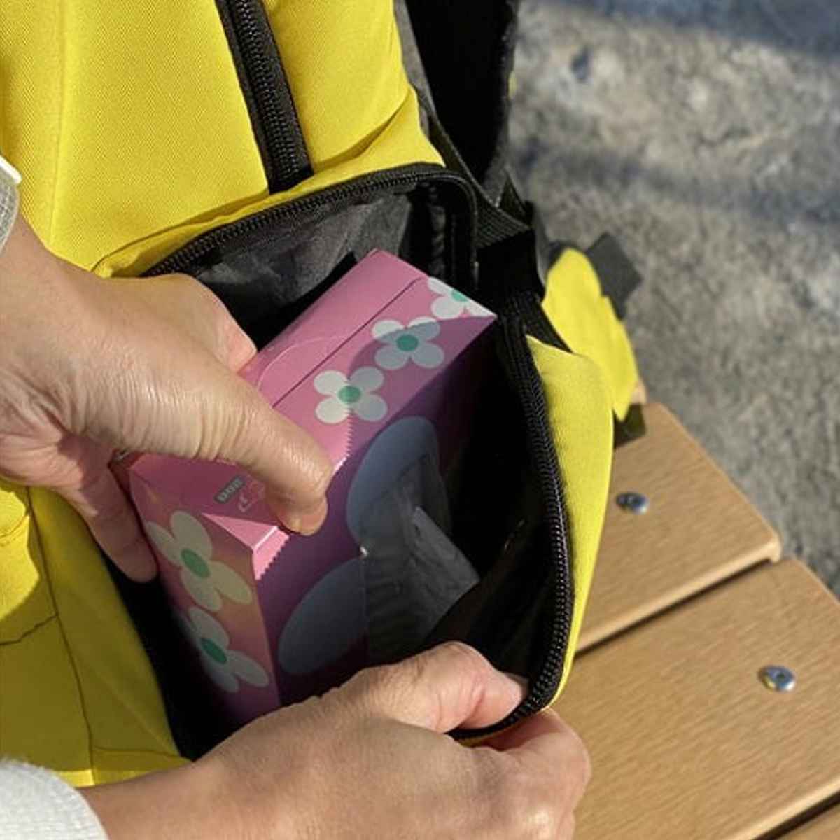 リュック 肩への負担を軽くする保育士リュック ( 保育園 幼稚園 おでかけ お散歩バッグ 遠足 お散歩 災害時 避難 防災バッグ 避難リュック 防炎 撥水 マザーズバッグ リュックサック 大容量 軽量 バックパック 腰ベルト ) 【ブルー】 ブルー