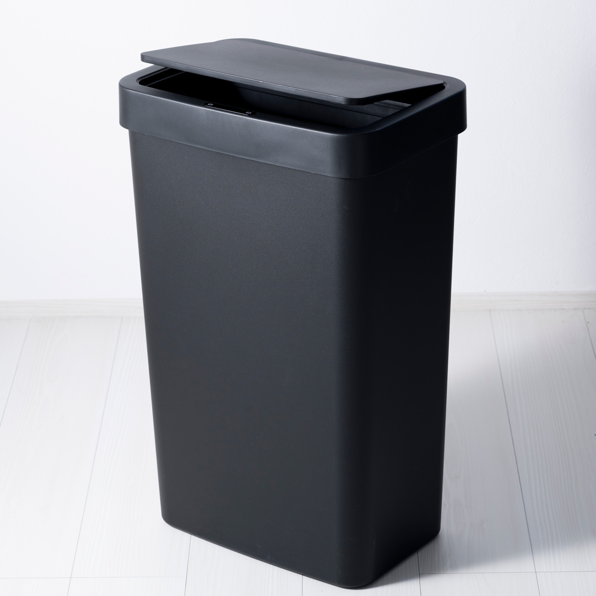 EKO ゴミ箱 50L ハナセンサービン センサー式 ( イーケーオー ごみ箱 50リットル 自動開閉 スリム 大容量 センサー 一年保証付き 大きい 大きめ 電池式 キッチン ふた付き 分別 ) 【ブラック】 ブラック