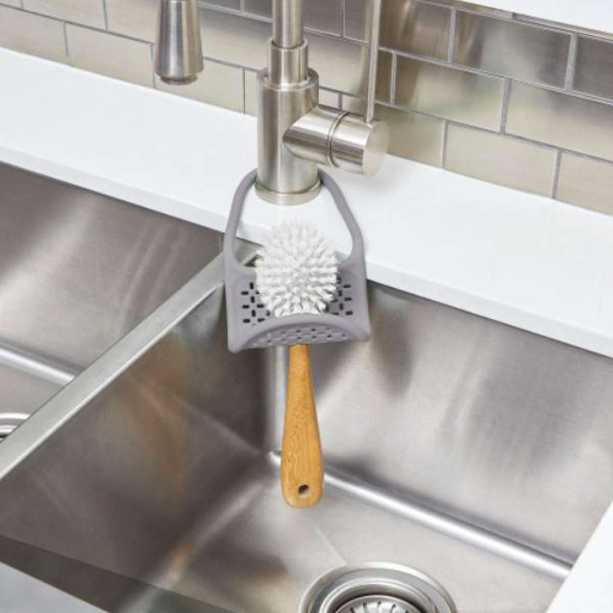 スポンジラック Umbra アンブラ スリング シンクキャディー ブラシ スポンジ置き 排水穴付き ( スポンジホルダー スポンジ入れ ブラシホルダー ブラシラック スポンジ収納 シンク用品 シンク周り 水周り用品 水まわり用品 ) 【ホワイト】 ホワイト