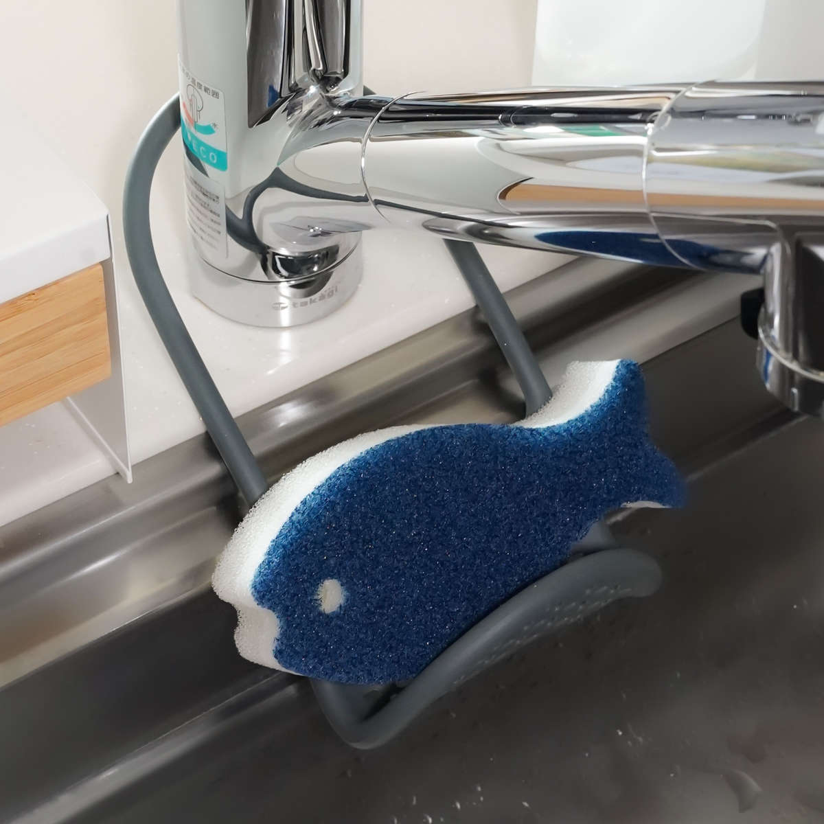 スポンジラック Umbra アンブラ スリング シンクキャディー ブラシ スポンジ置き 排水穴付き ( スポンジホルダー スポンジ入れ ブラシホルダー ブラシラック スポンジ収納 シンク用品 シンク周り 水周り用品 水まわり用品 ) 【ホワイト】 ホワイト