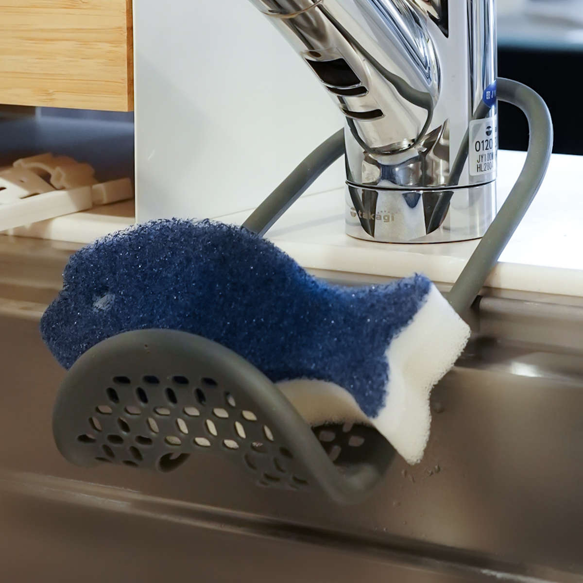 スポンジラック Umbra アンブラ スリング シンクキャディー ブラシ スポンジ置き 排水穴付き ( スポンジホルダー スポンジ入れ ブラシホルダー ブラシラック スポンジ収納 シンク用品 シンク周り 水周り用品 水まわり用品 ) 【ホワイト】 ホワイト