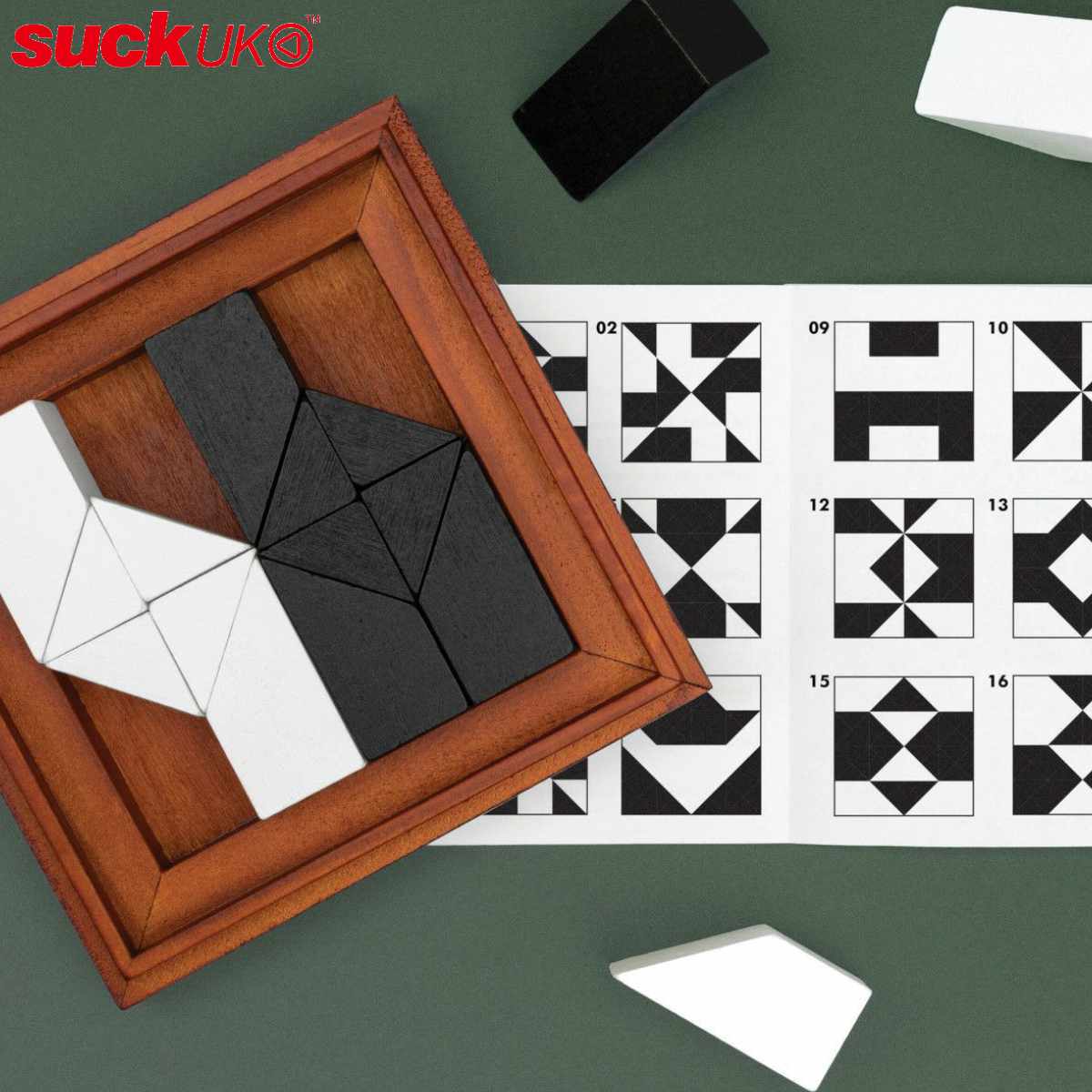 SUCK UK 木製パズル タングラム 遊び （ サックユーケー 木製 パズル インテリア プレゼント ギフト おもちゃ 玩具 飾る 飾り 遊べる 雑貨 ゲーム 頭脳戦 脳トレ おしゃれ かわいい ）