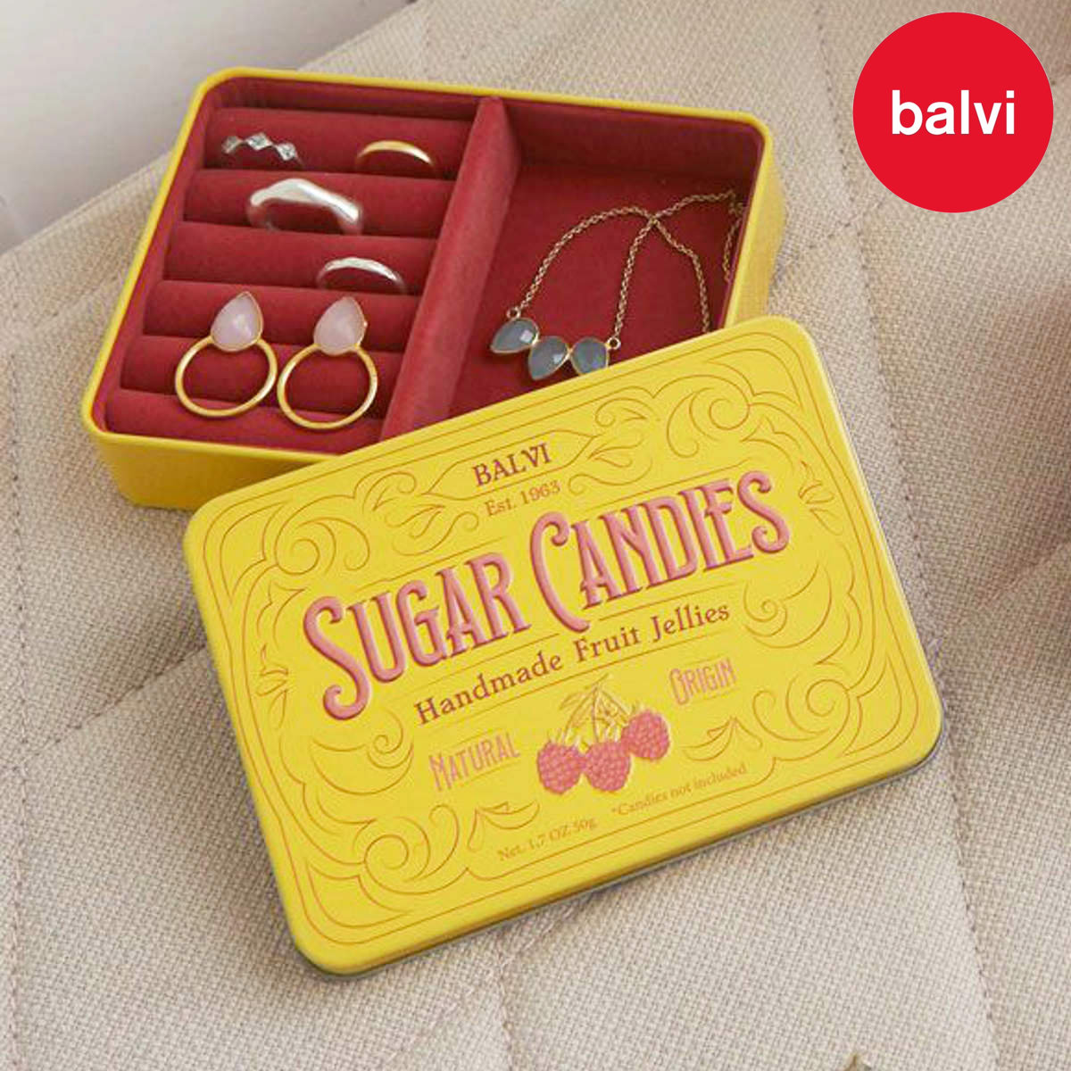 ジュエリーボックス balvi アクセサリーケース シュガーキャンディ お菓子 （ バルビ 収納 ジュエリー スウェード調 アクセサリーボックス ボックス 仕切り ピアス 指輪 リング イヤリング 腕時計 ネックレス おしゃれ レトロ ）