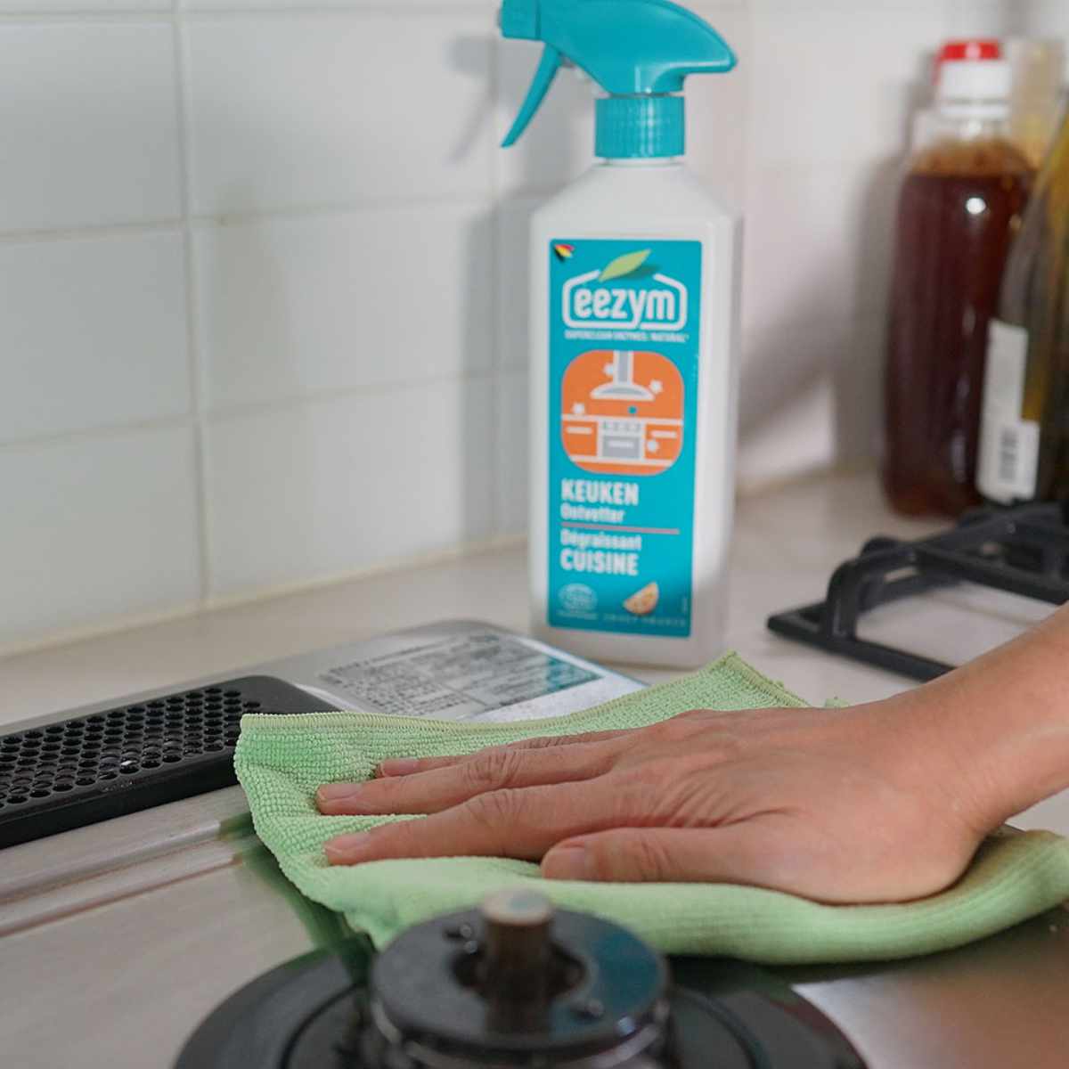 洗剤 eezym 酵素洗剤 酵素キッチンクリーナー 油汚れ用 オレンジ ( 家庭用洗剤 酵素 油汚れ 中性洗剤 台所 キッチン ベルギー製 掃除 コンロ レンジフード 換気扇 掃除用洗剤 掃除用品 )