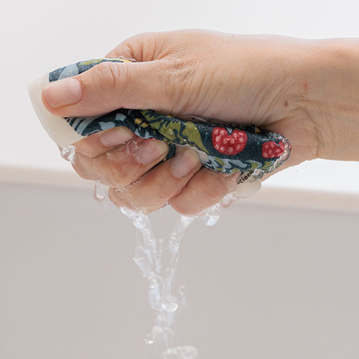 スポンジ オークツリー 吸水 エコンフォートハウス ウィリアムモリス 作業台 おしゃれ ( スポンジワイプ ふきん ウィリアム・モリス柄 北欧 ダスター 水切り 掃除 スウェーデン 万能 吸収力 キッチン掃除 洗える 煮沸OK )