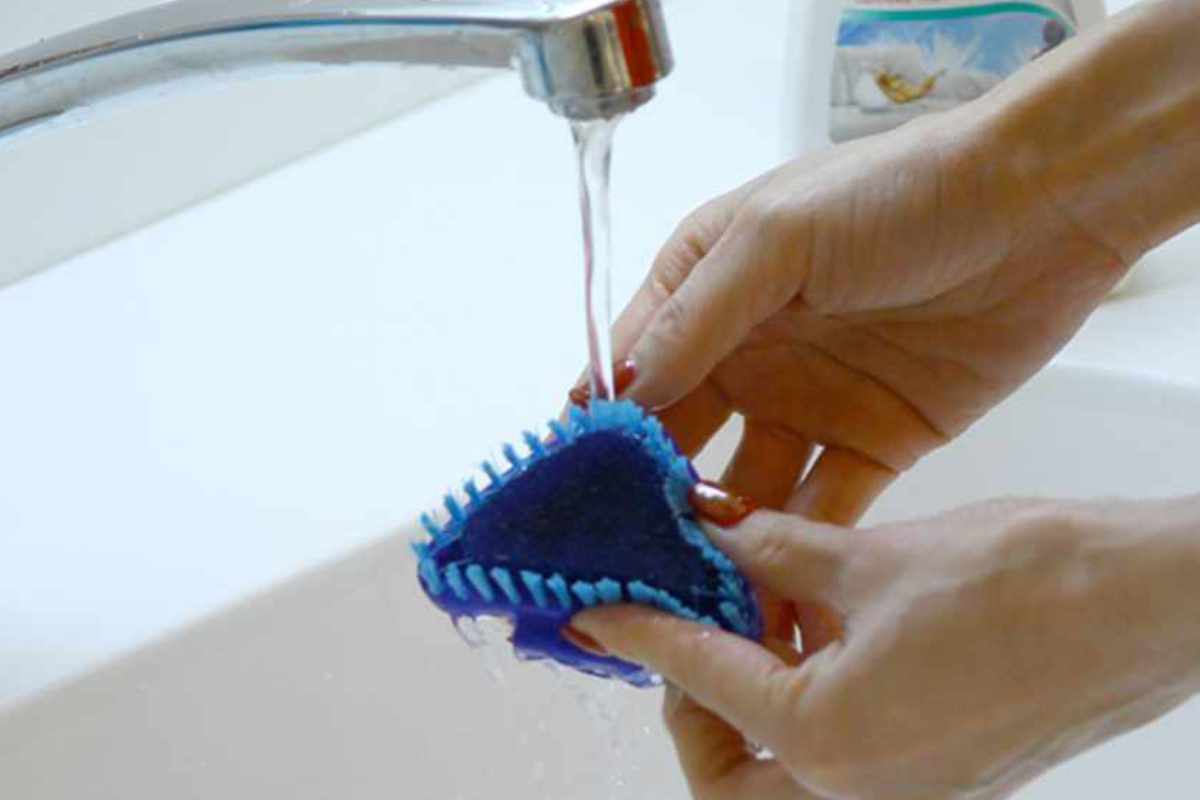 シミ取り剤 Dr.Beckmann ベックマン カーペット カーシート ステインリムーバー 汚れ落とし ( ブラシ付き リムーバー カーペット掃除 カーペットシミ 汚れ 消臭 リビング 車内 掃除 クリーナー 掃除グッズ 洗剤 ドイツ製 )