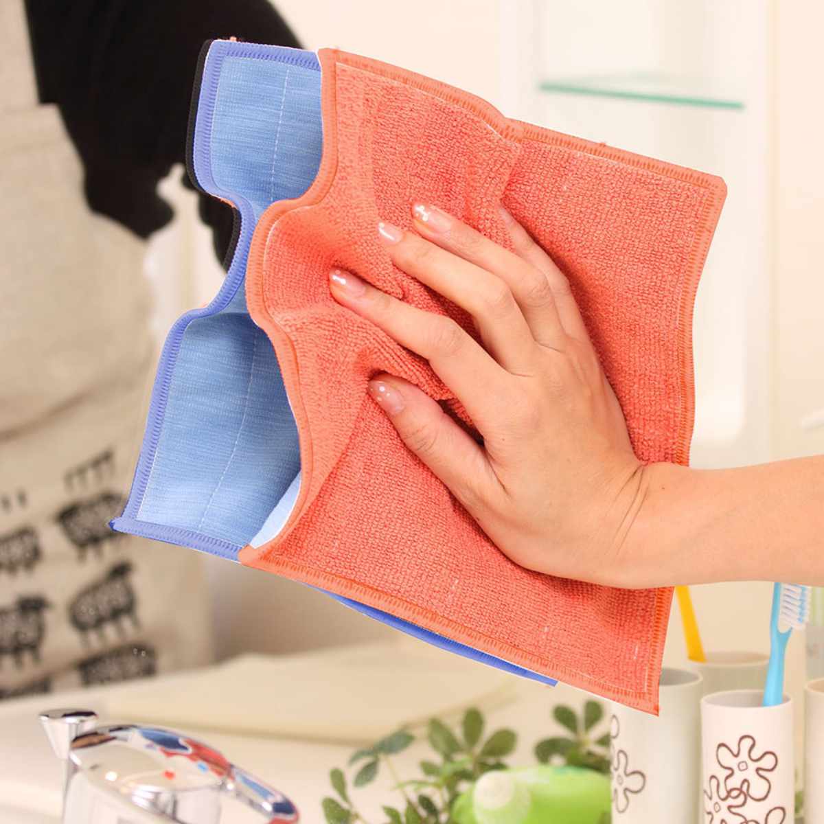 ふきん ダブルクロス 両面色違い 掃除 水だけで簡単 洗濯機OK 多用途 ( 手袋タイプ クロス 掃除用 雑巾 水だけでOK 拭き掃除 ほこり 鏡 掃除用品 掃除グッズ ) 【グレークリーム】 グレークリーム