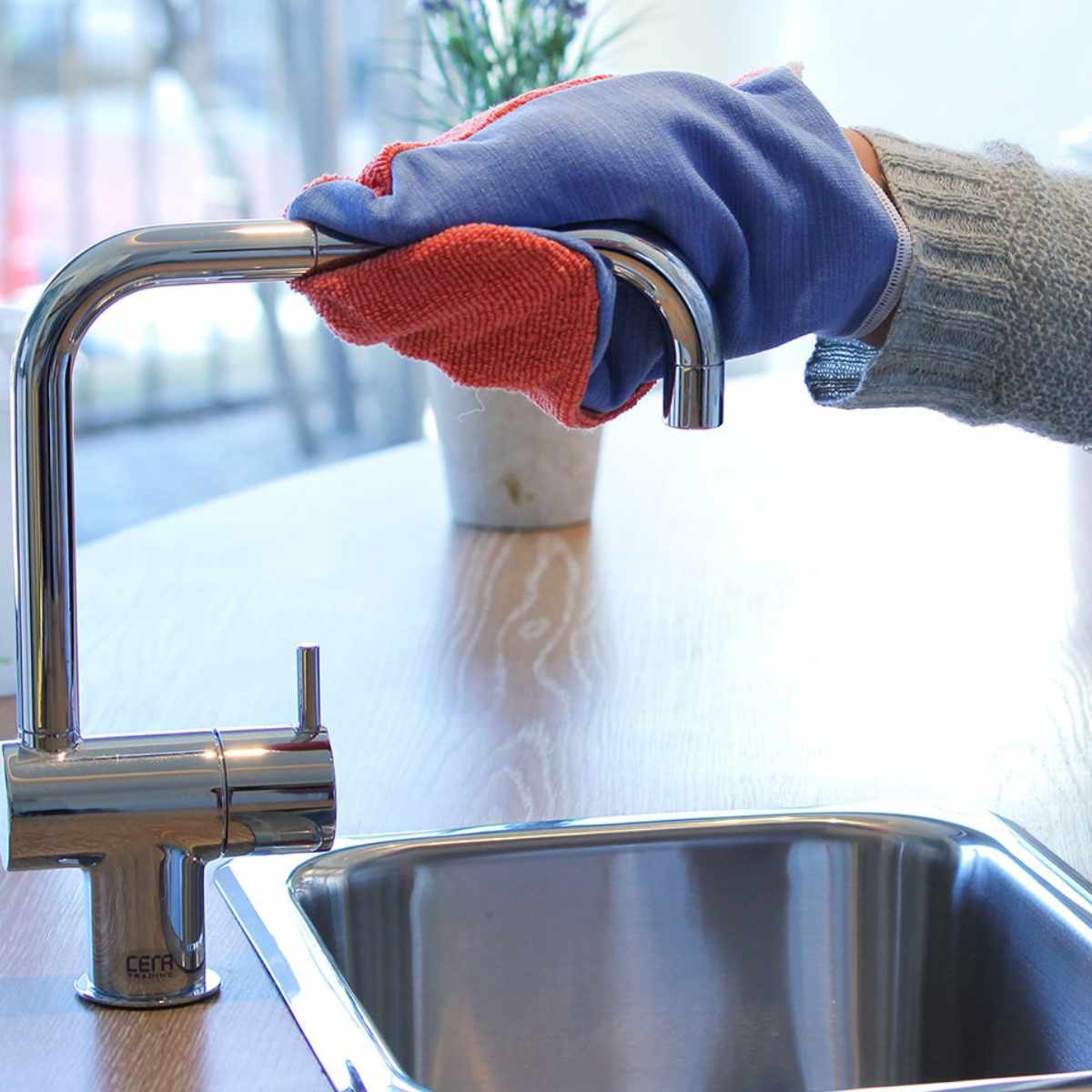 ふきん マルチグローブ 両面色違い 掃除 水だけで簡単 洗濯機OK 多用途 ( 手袋タイプ クロス 掃除用 雑巾 水だけでOK 拭き掃除 ほこり 鏡 掃除用品 掃除グッズ ) 【レッドブルー】 レッドブルー