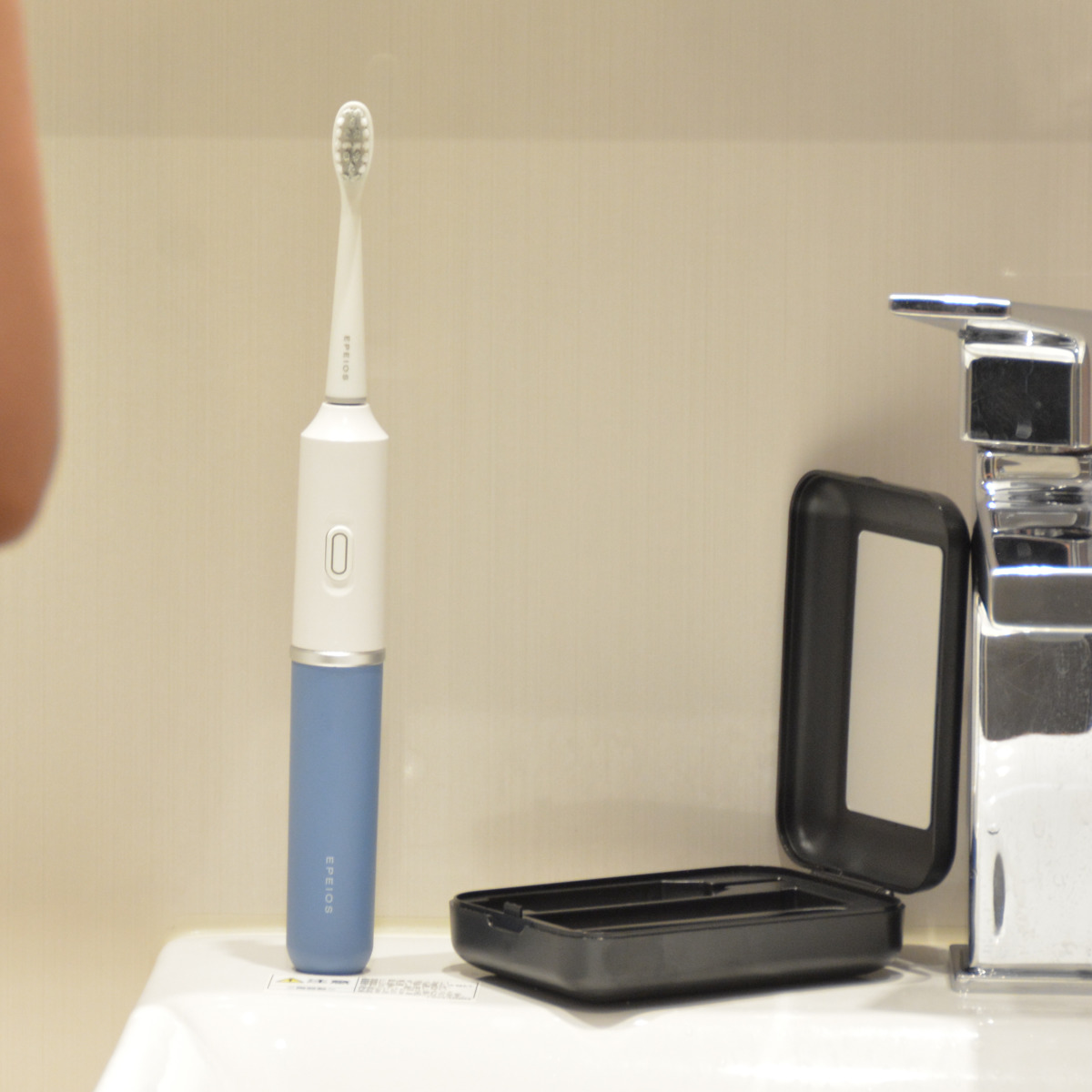 電動ハブラシ EPEIOS Okare! Go トラベル 電動歯ブラシ 充電式 ET006 ( 電動 歯ブラシ USB充電 バッテリー 長持ち IPX7防水 丸洗いOK 振動 歯磨き はみがき ハブラシ はぶらし 電動歯磨き 持ち運び ケース付き 携帯用 旅行 出張 ) 【ブラック】 ブラック