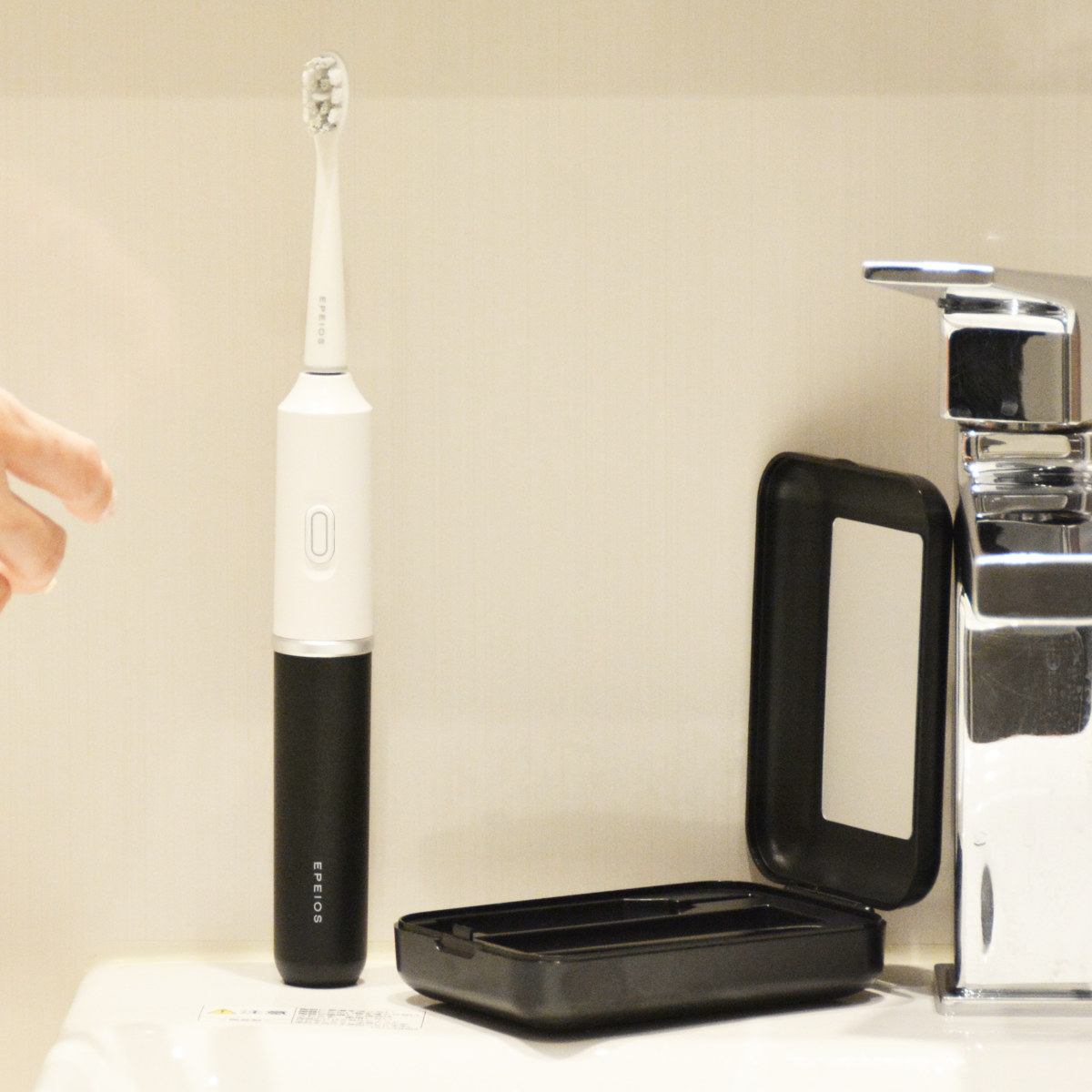 電動ハブラシ EPEIOS Okare! Go トラベル 電動歯ブラシ 充電式 ET006 ( 電動 歯ブラシ USB充電 バッテリー 長持ち IPX7防水 丸洗いOK 振動 歯磨き はみがき ハブラシ はぶらし 電動歯磨き 持ち運び ケース付き 携帯用 旅行 出張 ) 【ブラック】 ブラック
