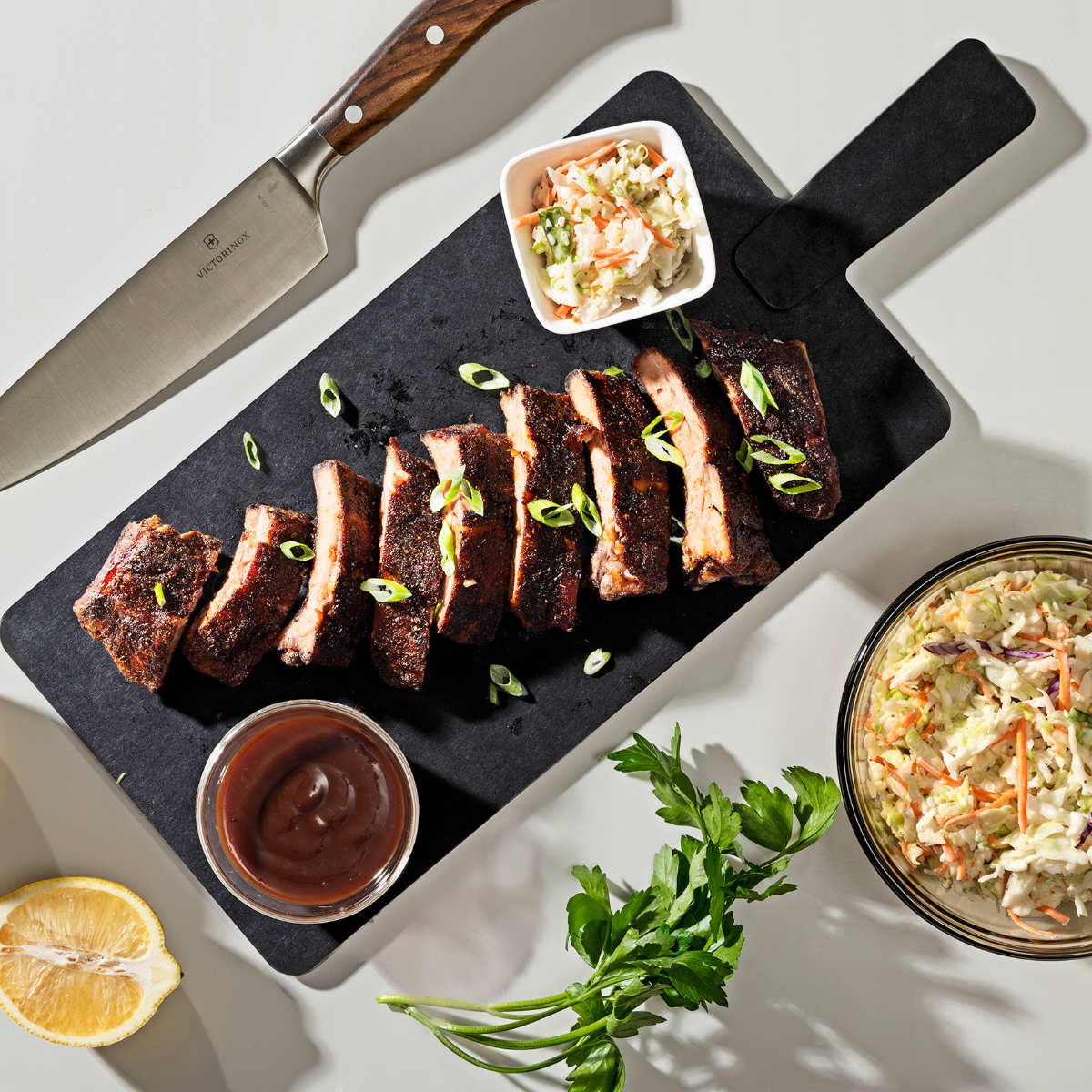 エピキュリアン 持ち手付きカッティングボード M 木製 ハンディボード まな板 ( まないた マナイタ 俎板 Mサイズ 薄型 軽量 食洗機対応 キッチン おしゃれ 天然木 繊維 合成 トレー プレート 取っ手 両面使用 下ごしらえ 調理用品 ) 【ナチュラル】 ナチュラル