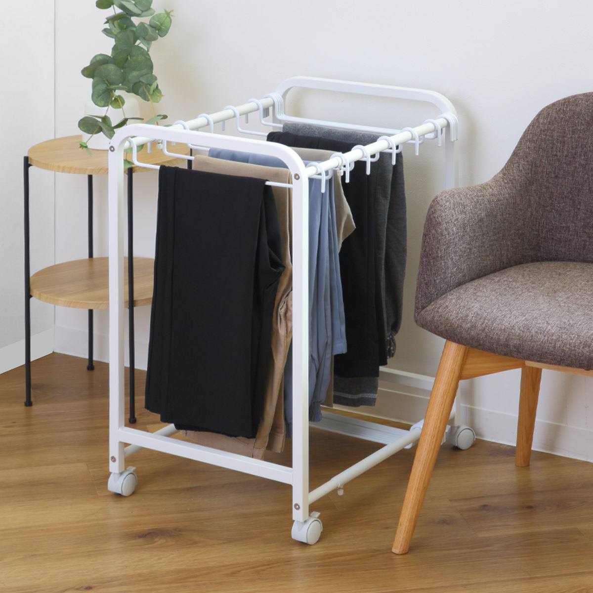 スラックスハンガー 伸縮式 キャスター付き 20本掛け 幅48.5~76.5×奥行42.5×高さ70cm ( ズボンハンガー パンツハンガー スリム 伸縮 クローゼット収納 押入れ収納 ズボン掛け ズボン パンツ 収納 ハンガー ラック 跡がつかない )