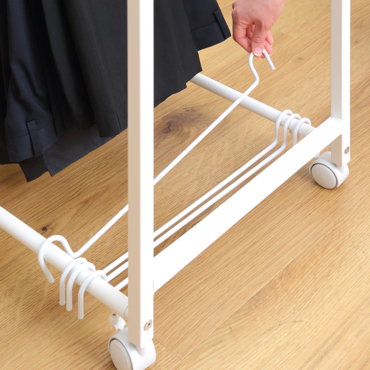 スラックスハンガー 伸縮式 キャスター付き 20本掛け 幅48.5~76.5×奥行42.5×高さ70cm ( ズボンハンガー パンツハンガー スリム 伸縮 クローゼット収納 押入れ収納 ズボン掛け ズボン パンツ 収納 ハンガー ラック 跡がつかない )