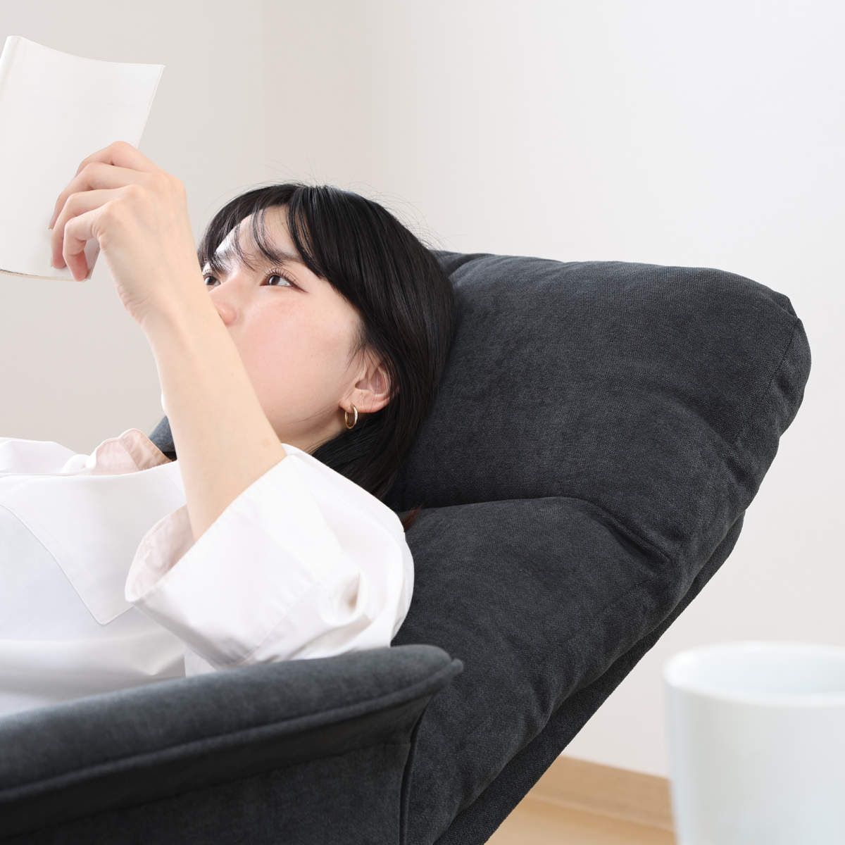 パーソナルチェア 電動リクライニング 座面高43.5cm SIMPLE ( ハイバック 収納ポケット ひじ掛け フットレスト 1人掛け 電動 ソファ 無地 シンプル おしゃれ ) 【ネイビー】 ネイビー