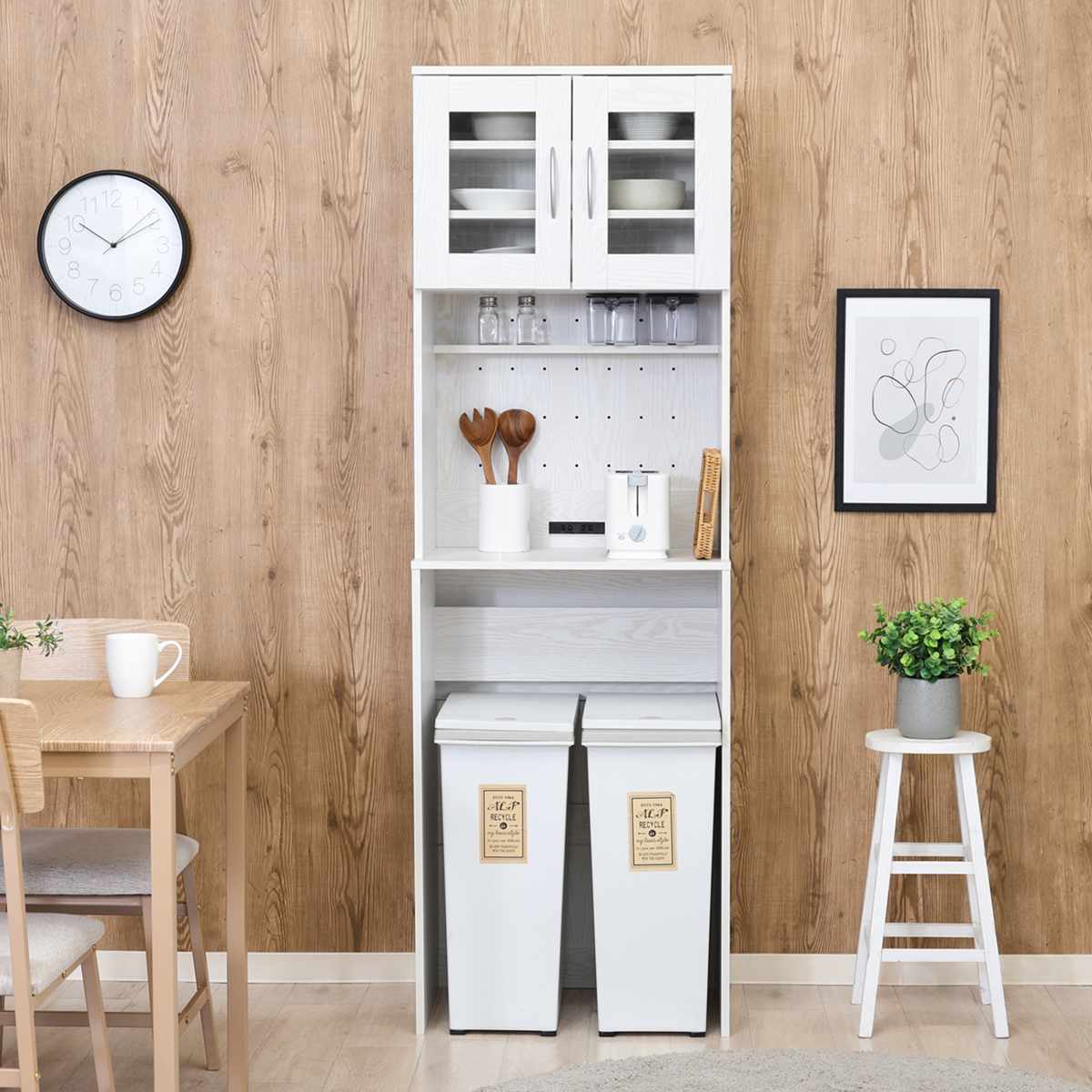 ゴミ箱上 キャビネット 幅59cm 2口コンセント ( ゴミ箱上収納 食器棚 ラック 棚 収納 ごみ箱上 省スペース 食器収納 コンセント付 可動棚 ナチュラル ホワイト ) 【ナチュラル】 ナチュラル