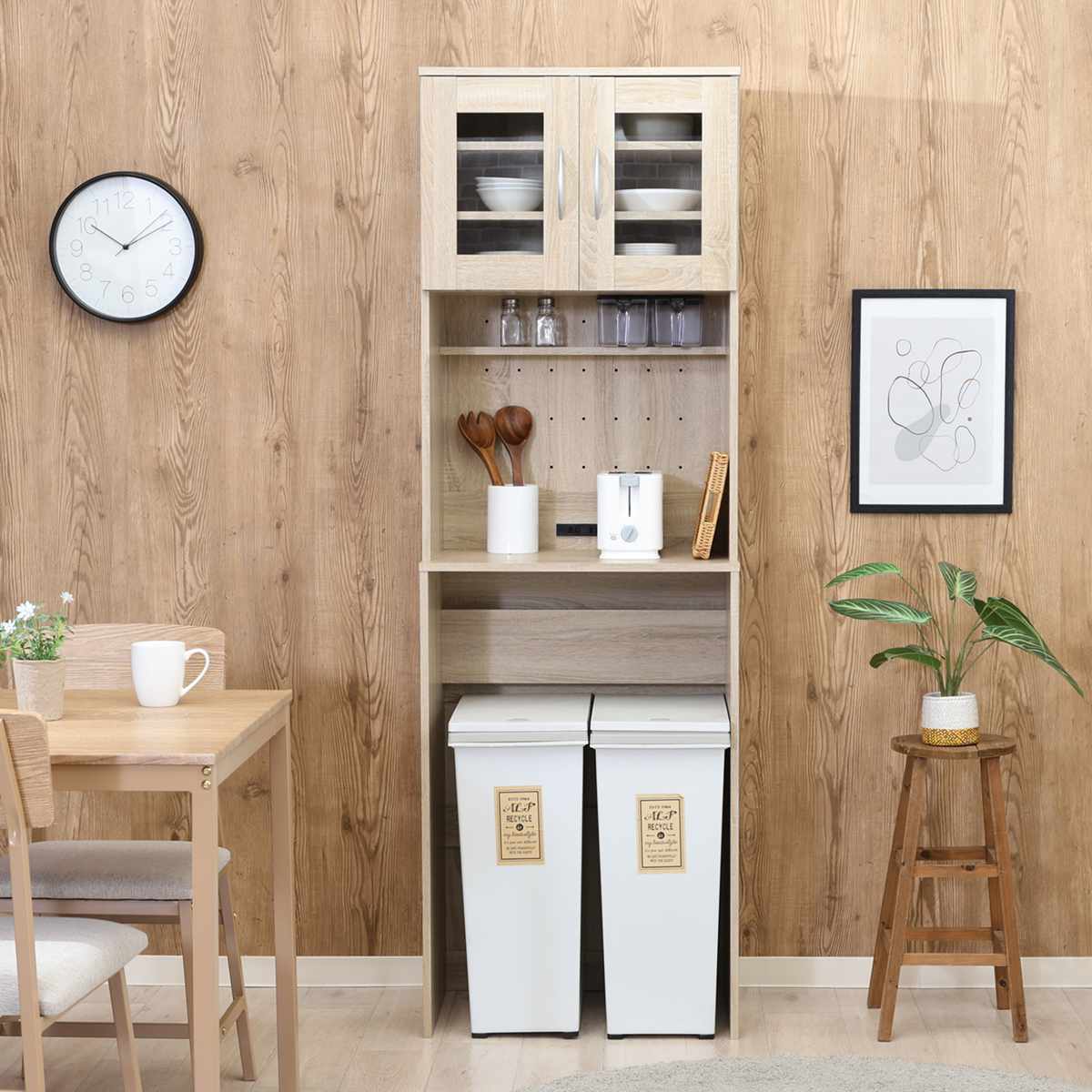 ゴミ箱上 キャビネット 幅59cm 2口コンセント ( ゴミ箱上収納 食器棚 ラック 棚 収納 ごみ箱上 省スペース 食器収納 コンセント付 可動棚 ナチュラル ホワイト ) 【ナチュラル】 ナチュラル