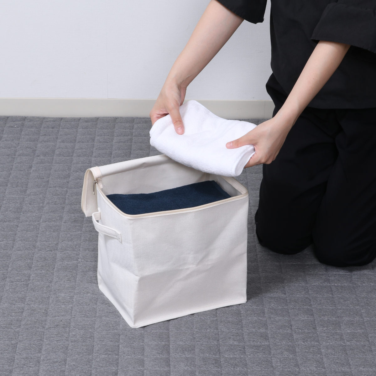 収納ボックス ふた付き 布 魅せる収納ボックス 縦ハーフ ( 収納ケース 折りたたみ 小物収納 フタ付き 収納 ケース ボックス ファスナー 引き出し 取っ手付き 持ち手付き ファブリック 布製 おしゃれ 綿 撥水 軽量 ホコリ )