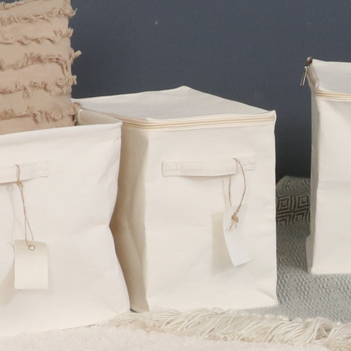 収納ボックス ふた付き 布 魅せる収納ボックス 縦ハーフ ( 収納ケース 折りたたみ 小物収納 フタ付き 収納 ケース ボックス ファスナー 引き出し 取っ手付き 持ち手付き ファブリック 布製 おしゃれ 綿 撥水 軽量 ホコリ )