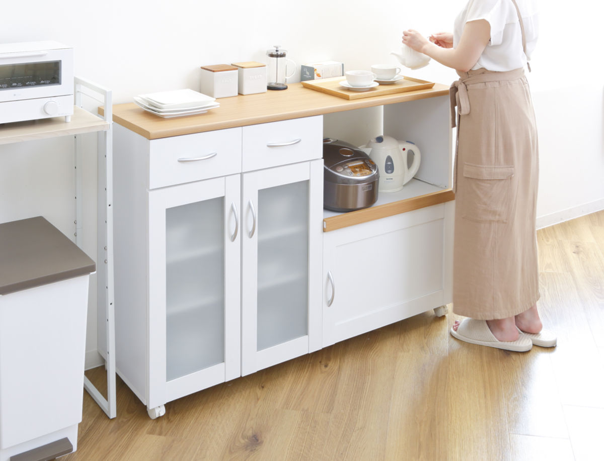 キッチンカウンター 幅120cm フレンチカントリー調 スライド棚 2口コンセント キャスター付 ( カップボード キッチン レンジ台 ワゴン 収納 家電ラック カウンター キッチンボード 収納ラック ラック キャスター コンセント )