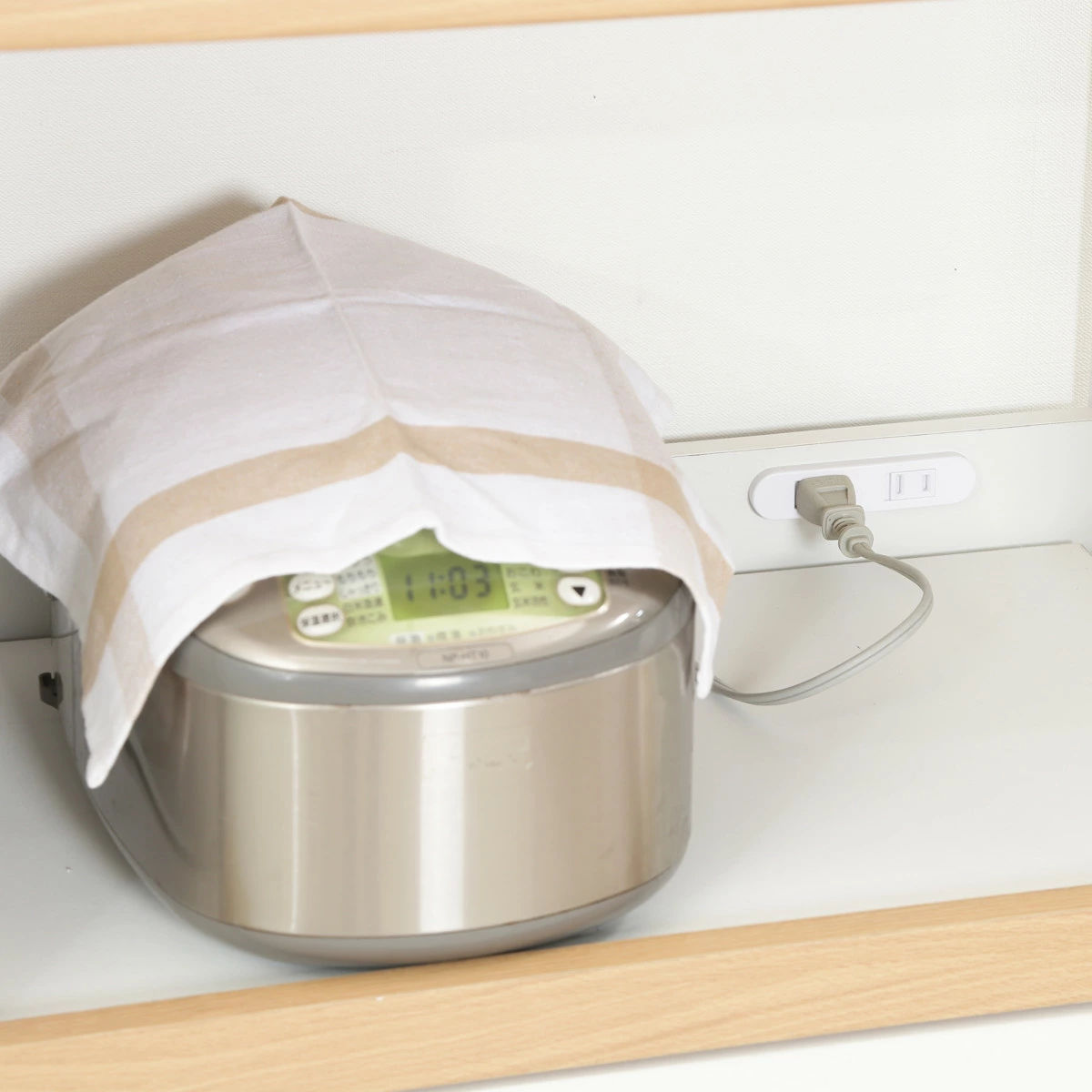 キッチンカウンター 幅120cm フレンチカントリー調 スライド棚 2口コンセント キャスター付 ( カップボード キッチン レンジ台 ワゴン 収納 家電ラック カウンター キッチンボード 収納ラック ラック キャスター コンセント )