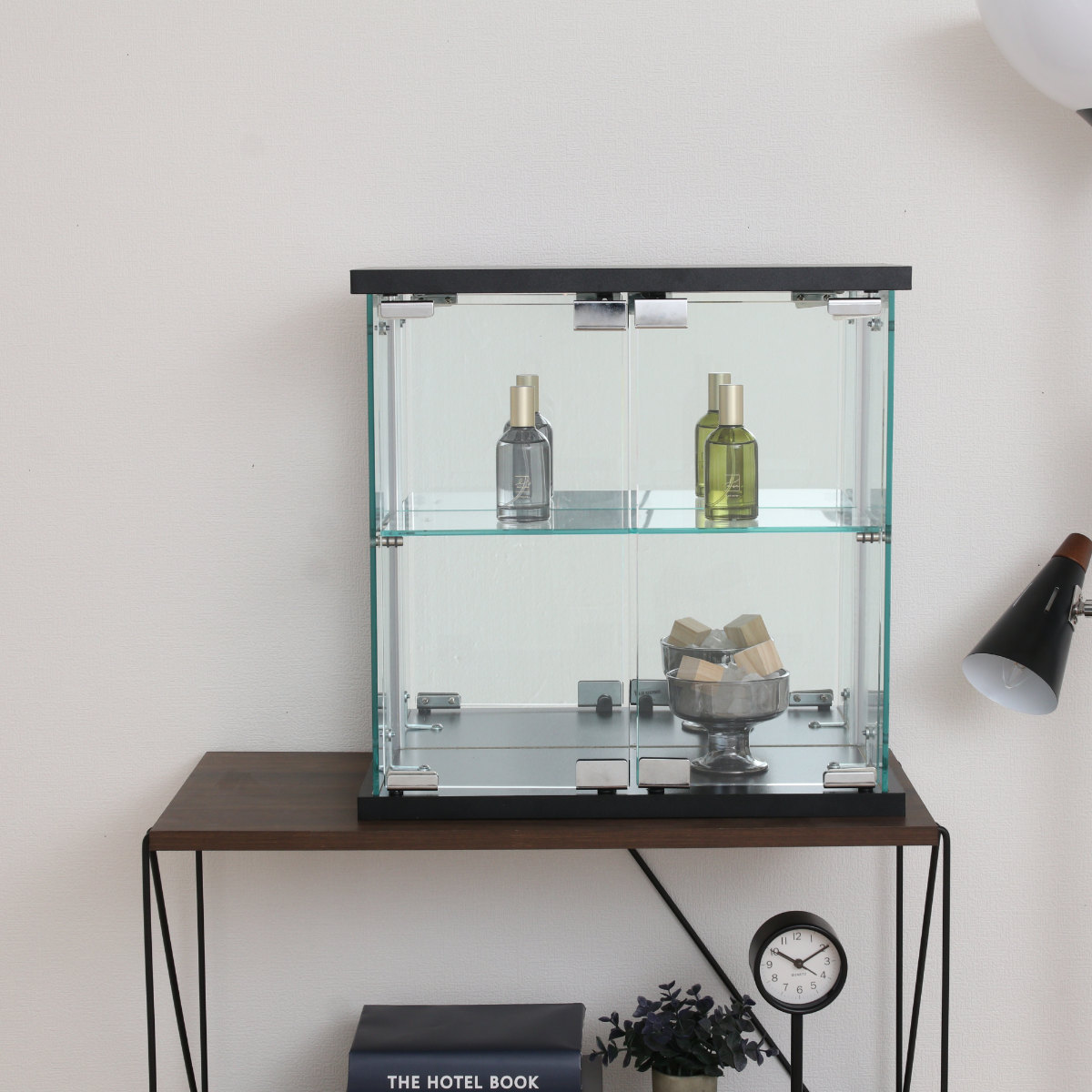 コレクションケース ガラス 幅42.5cm 背面ミラー ( 卓上 コレクション ラック 棚 ディスプレイ ガラス製 全面ガラス 棚上 収納 展示 フィギュアケース 見せる収納 ホワイト ブラック 白 黒 ) 【ブラック】 ブラック