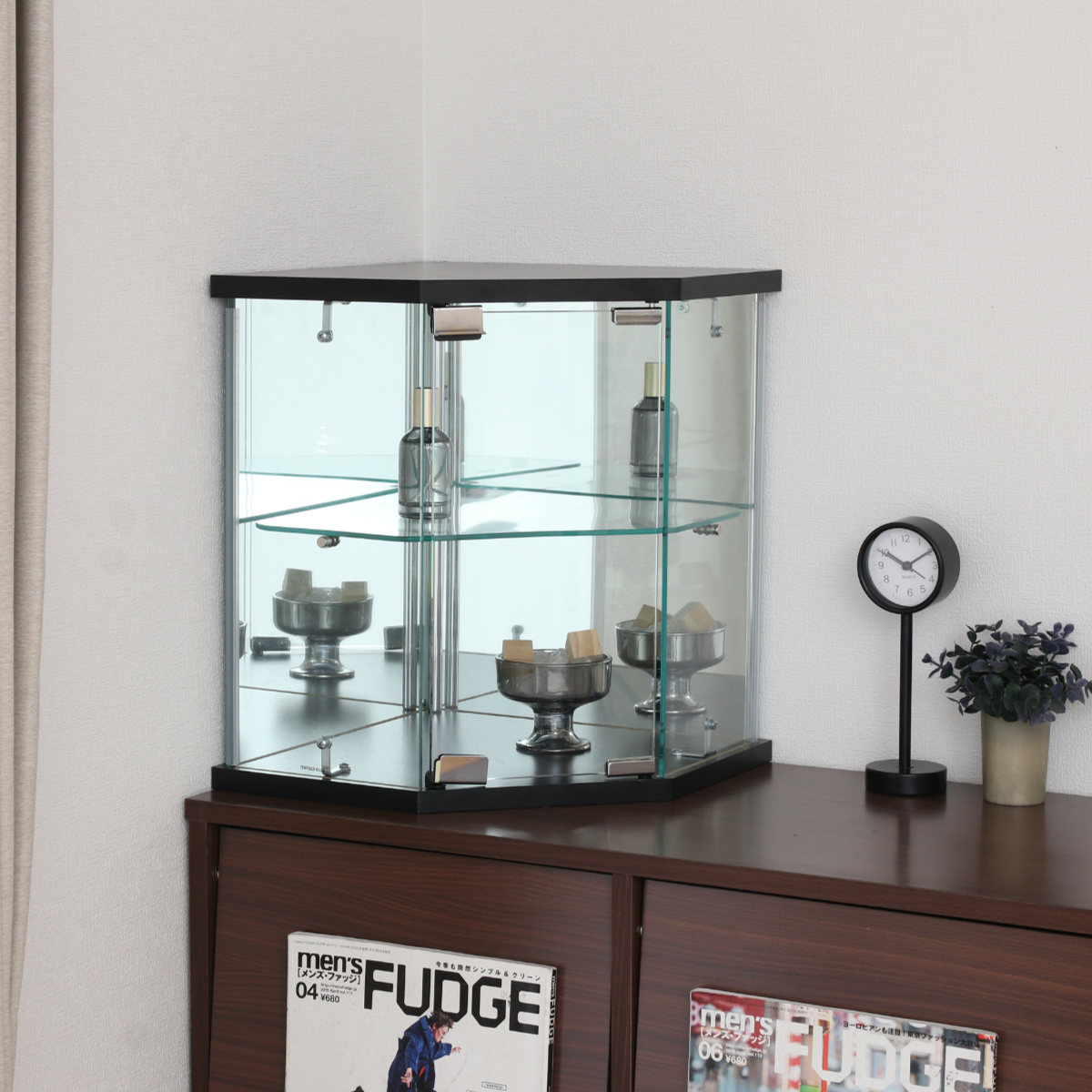 コレクションケース ガラス コーナー型 五角形 背面ミラー ( 卓上 コレクション ラック 棚 ディスプレイ ガラス製 全面ガラス 棚上 収納 展示 フィギュアケース 見せる収納 ホワイト ブラック 白 黒 ) 【ホワイト】 ホワイト