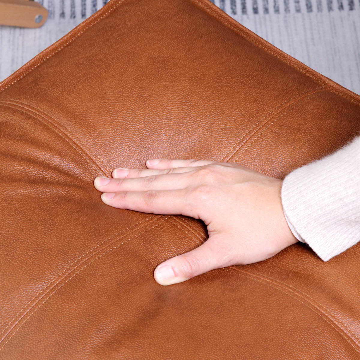 スツール 超軽量 1.5kg 高さ42cm オットマン フロート ( クッション 軽い レザー調 足置き 1人掛け ソファ 立方体 リビング ソファー 腰掛け オフィス おしゃれ 軽量 チェア フットレスト 座り心地 快適 ) 【ブラック】 ブラック