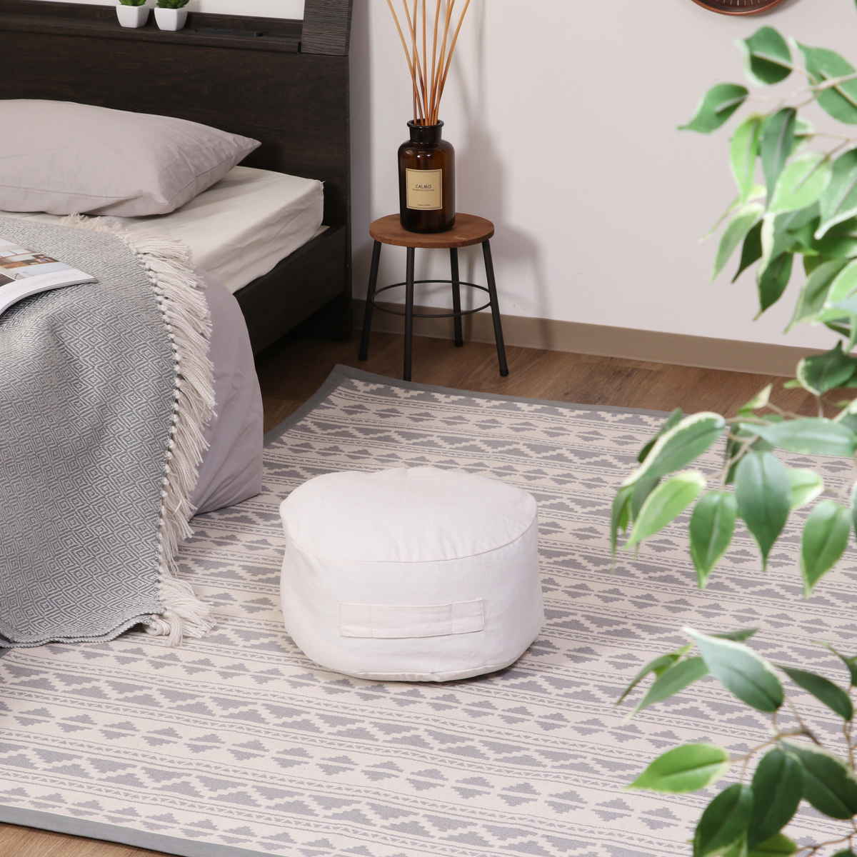 収納袋 布団収納 布団 収納できる クッションカバー シュシュ S ラウンド ( 布団収納袋 クッション 布団収納クッションカバー ブランケット ひざ掛け 毛布 ふとん ふとん収納 カバー おしゃれ 持ち手付き 布団収納ケース ) 【ライトブラウン】 ライトブラウン