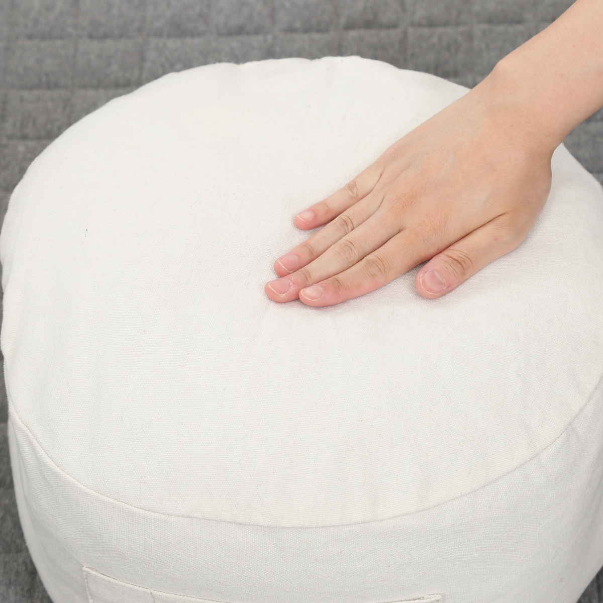 収納袋 布団収納 布団 収納できる クッションカバー シュシュ S ラウンド ( 布団収納袋 クッション 布団収納クッションカバー ブランケット ひざ掛け 毛布 ふとん ふとん収納 カバー おしゃれ 持ち手付き 布団収納ケース ) 【ライトブラウン】 ライトブラウン