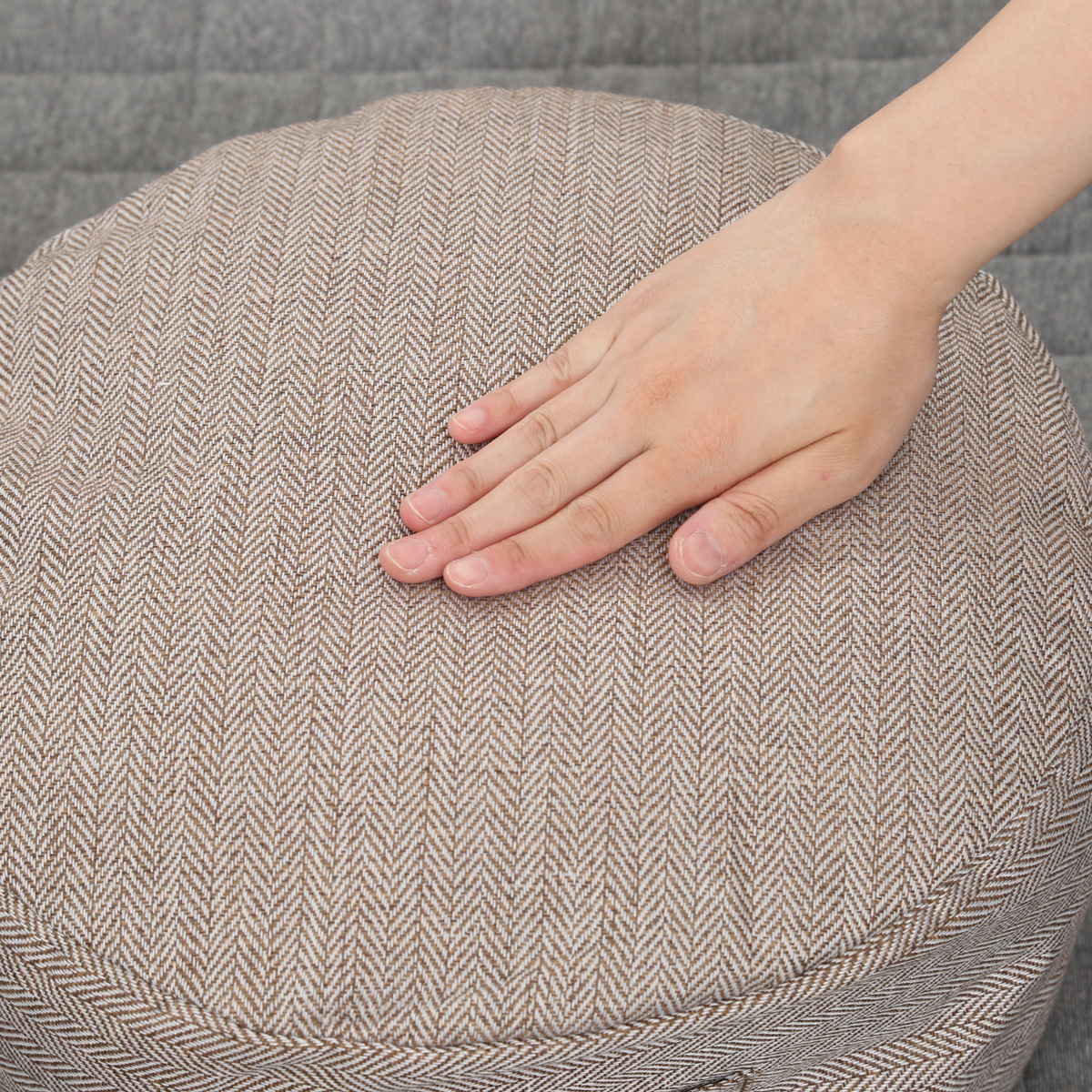 収納袋 布団収納 布団 収納できる クッションカバー シュシュ S ラウンド ( 布団収納袋 クッション 布団収納クッションカバー ブランケット ひざ掛け 毛布 ふとん ふとん収納 カバー おしゃれ 持ち手付き 布団収納ケース ) 【ライトブラウン】 ライトブラウン