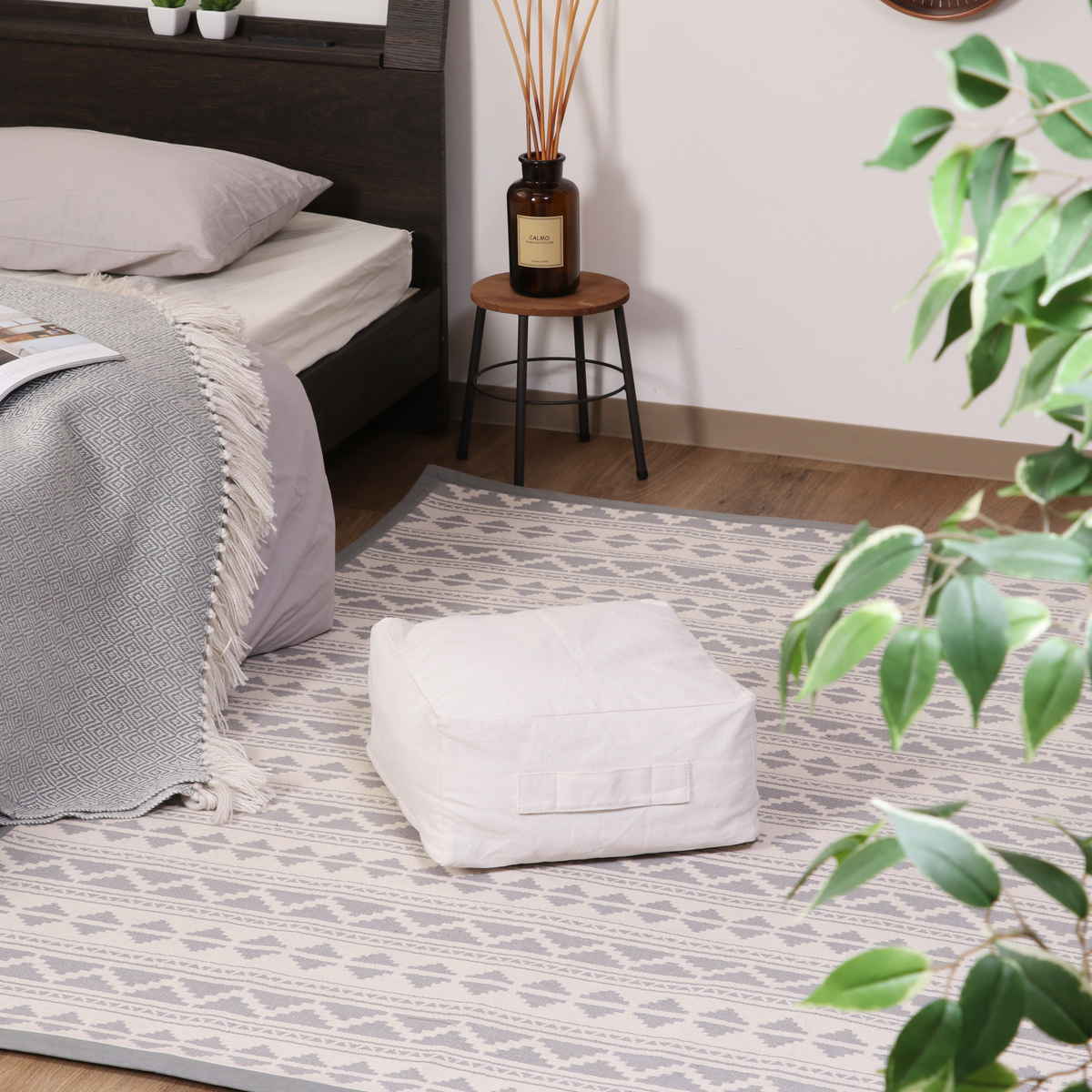 収納袋 布団収納 布団 収納できる クッションカバー シュシュ S スクエア ( 布団収納袋 クッション 布団収納クッションカバー ブランケット ひざ掛け 毛布 ふとん ふとん収納 カバー おしゃれ 持ち手付き 布団収納ケース ) 【ライトブラウン】 ライトブラウン