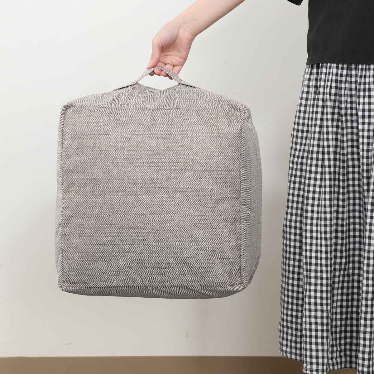 収納袋 布団収納 布団 収納できる クッションカバー シュシュ S スクエア ( 布団収納袋 クッション 布団収納クッションカバー ブランケット ひざ掛け 毛布 ふとん ふとん収納 カバー おしゃれ 持ち手付き 布団収納ケース ) 【ライトブラウン】 ライトブラウン