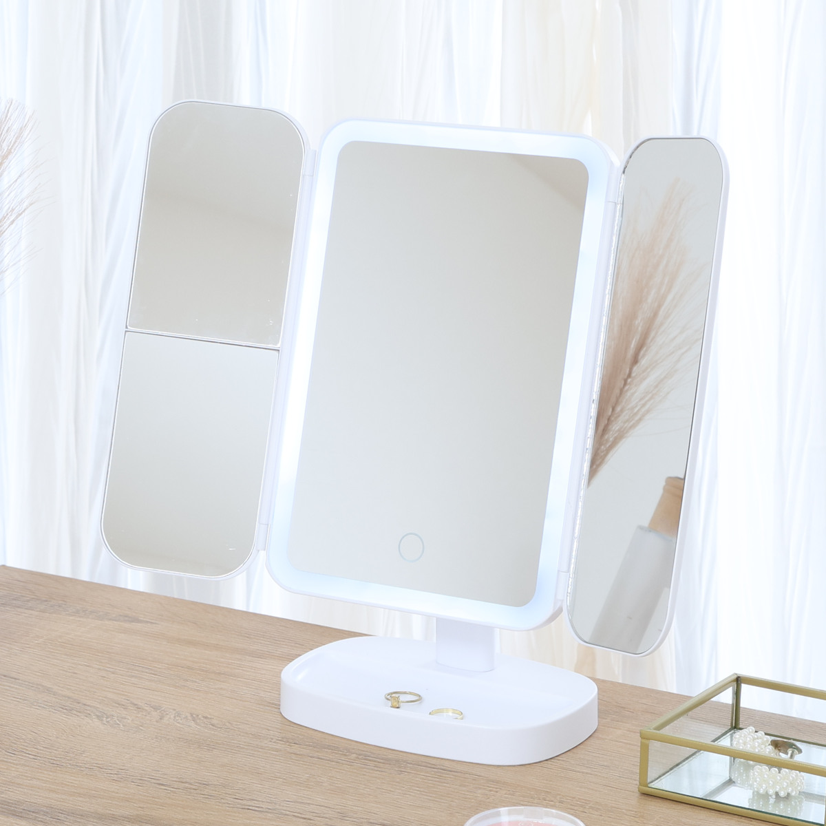 卓上ミラー LEDライト付き 三面鏡 （ 鏡 ミラー 卓上 ライト付き ワンタッチ 角度調整 明るさ調整 乾電池式 タッチ式 拡大鏡 化粧鏡 トレー付き コードレス シンプル ）