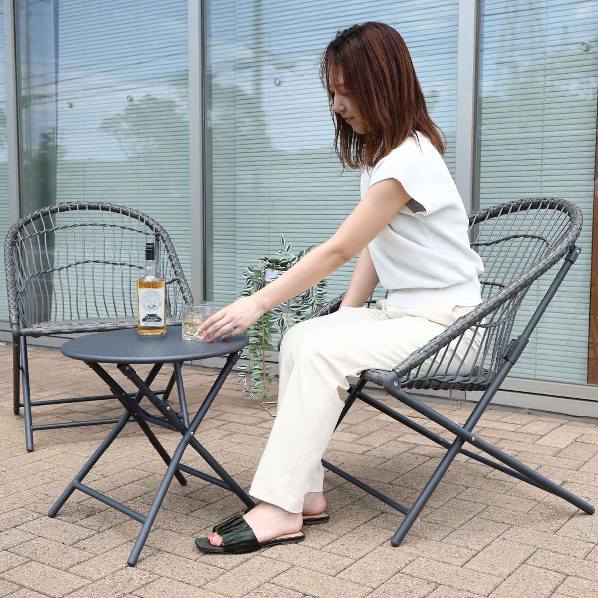 ガーデンテーブル&チェアセット elma ( ガーデン ソファ チェア テーブル 椅子 机 庭 屋外 センターテーブル 3点セット カフェ風 モダン インテリア バルコニー 室内 ホテル リゾート 折りたたみ 収納袋付 高級感 おしゃれ )