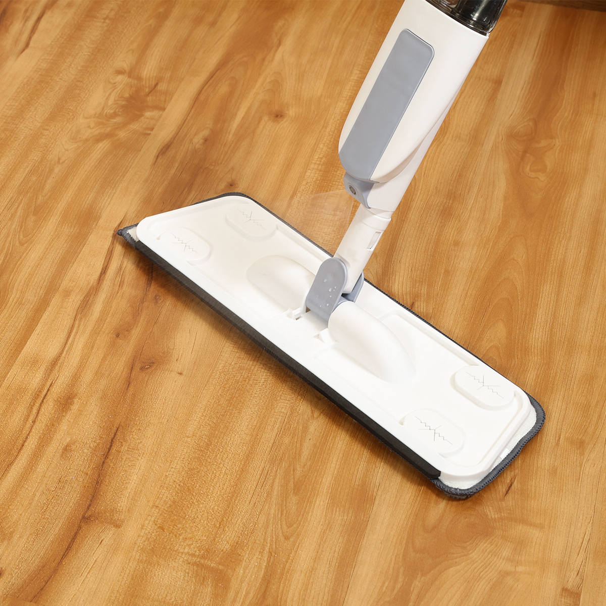 スプレーモップ 掃除 水拭き 軽量 モップ 床拭き 壁拭き ブラシ （ 床掃除 窓掃除 フローリング 立ったまま スプレー フロアモップ タンク付き 雑巾掛け マイクロファイバー モップ付き 掃除用品 清掃用品 拭き掃除 噴水 ）