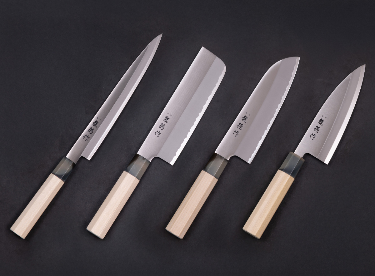 三徳包丁 16.5cm 龍徳作 八角柄 和包丁 日本製 ( 料理包丁 万能包丁 キッチンナイフ 文化包丁 165mm 165ミリ ステンレス 両刃 職人 燕三条 木柄 錆びにくい 切れ味抜群 調理小物 調理道具 キッチングッズ キッチンツール )