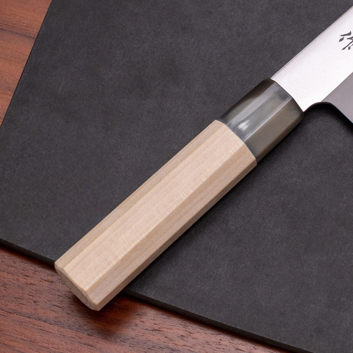 三徳包丁 16.5cm 龍徳作 八角柄 和包丁 日本製 ( 料理包丁 万能包丁 キッチンナイフ 文化包丁 165mm 165ミリ ステンレス 両刃 職人 燕三条 木柄 錆びにくい 切れ味抜群 調理小物 調理道具 キッチングッズ キッチンツール )