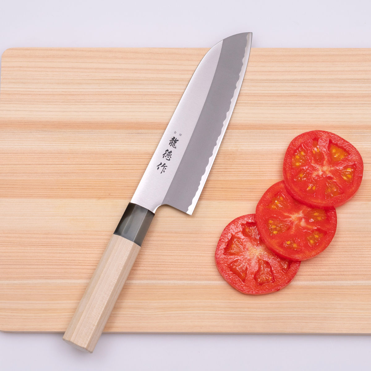 三徳包丁 16.5cm 龍徳作 八角柄 和包丁 日本製 ( 料理包丁 万能包丁 キッチンナイフ 文化包丁 165mm 165ミリ ステンレス 両刃 職人 燕三条 木柄 錆びにくい 切れ味抜群 調理小物 調理道具 キッチングッズ キッチンツール )
