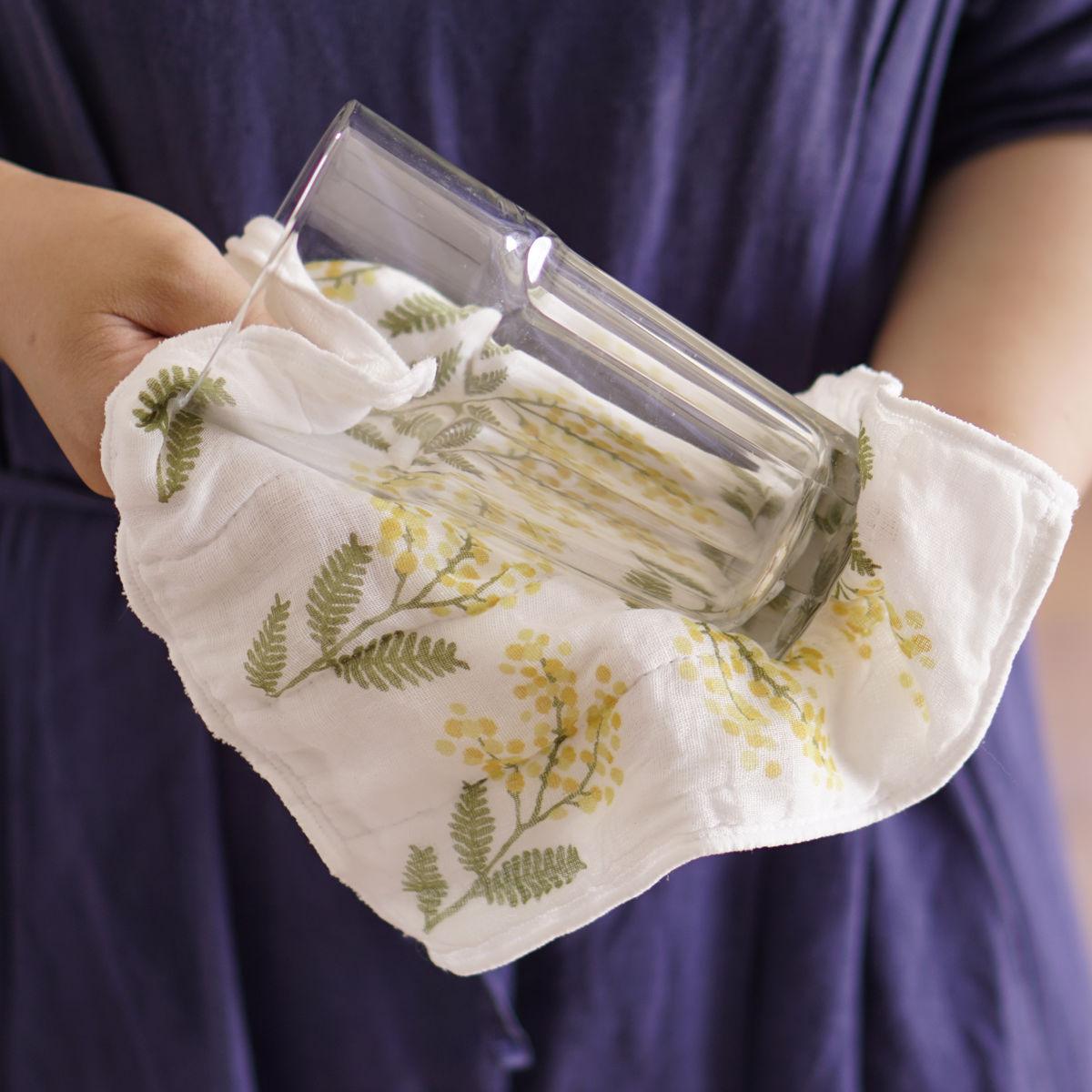 ふきん ハッピーモチーフ しあわせ重ねふきん 30×30cm ( 布巾 フキン 蚊帳生地ふきん かや生地ふきん かや生地 綿100% 日本製 動物 野菜 花柄 キッチン用 綿 コットン 吸水 食器拭き 台拭き 台ふきん おしぼり キッチンタオル ) 【ハリネズミ】 ハリネズミ