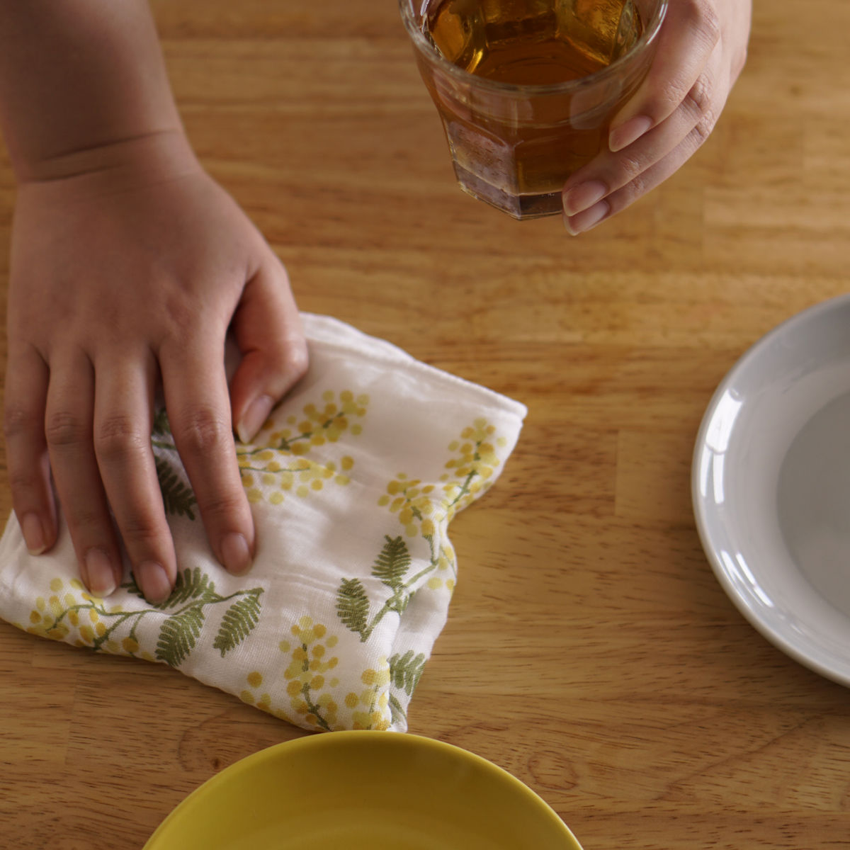 ふきん ハッピーモチーフ しあわせ重ねふきん 30×30cm ( 布巾 フキン 蚊帳生地ふきん かや生地ふきん かや生地 綿100% 日本製 動物 野菜 花柄 キッチン用 綿 コットン 吸水 食器拭き 台拭き 台ふきん おしぼり キッチンタオル ) 【ハリネズミ】 ハリネズミ