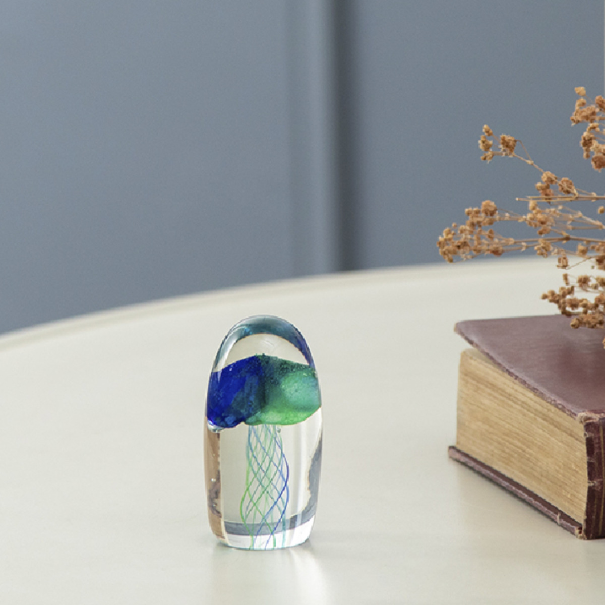ガラスインテリアオブジェ(Glass interior objects) クラゲ S ( ガラス オブジェ 置き物 くらげ Sサイズ ガラス細工 玄関 コンパクト クリア 透明 ペーパーウェイト インテリア 水族館 海の生き物 ニッチ トイレ ) 【ブルー】 ブルー