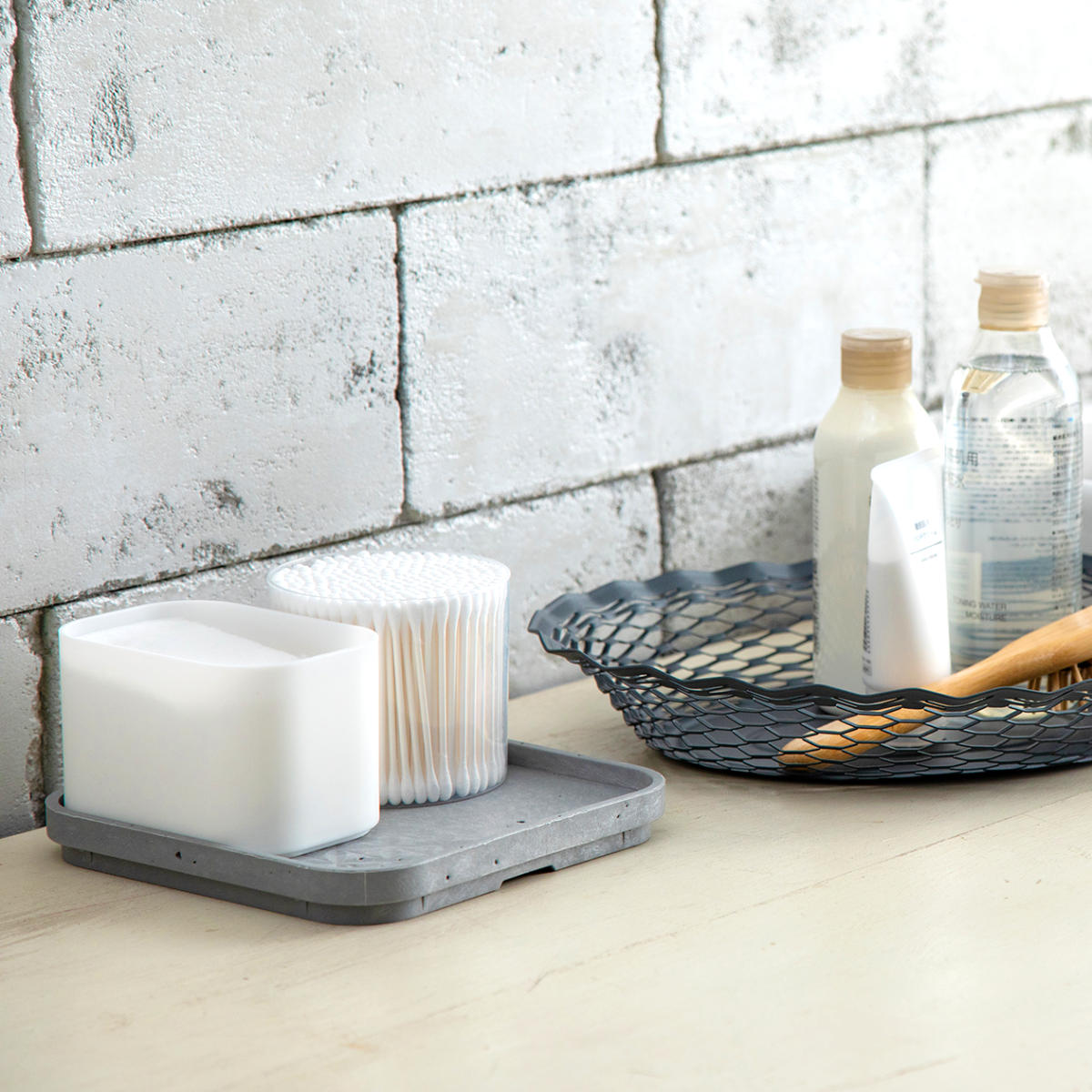 ふた 収納ボックス CURVER Beton XS 幅16.8×奥行16.8×高さ2.1cm ( 収納 トレー トレイ プレート フタ 蓋 プラスチック コンクリート風 おしゃれ 小物置き 小物収納 小物入れ シンプル リビング 玄関 整理整頓 一時置き 卓上 )