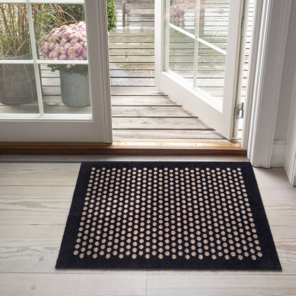 玄関マット チカ コペンハーゲン フロアマット 40×90 屋内 ( マット 玄関 ストライプ ドット はさみで切れる 幅90cm 敷き物 ラグ 滑り止め インテリア 室内用マット おしゃれ ベージュ ブラック 洗面所 ランドリー 敷物 ) 【ドットブラック】 ドットブラック