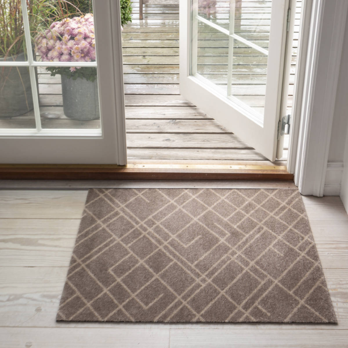 玄関マット チカ コペンハーゲン フロアマット 40×90 屋内 ( マット 玄関 ストライプ ドット はさみで切れる 幅90cm 敷き物 ラグ 滑り止め インテリア 室内用マット おしゃれ ベージュ ブラック 洗面所 ランドリー 敷物 ) 【ドットブラック】 ドットブラック