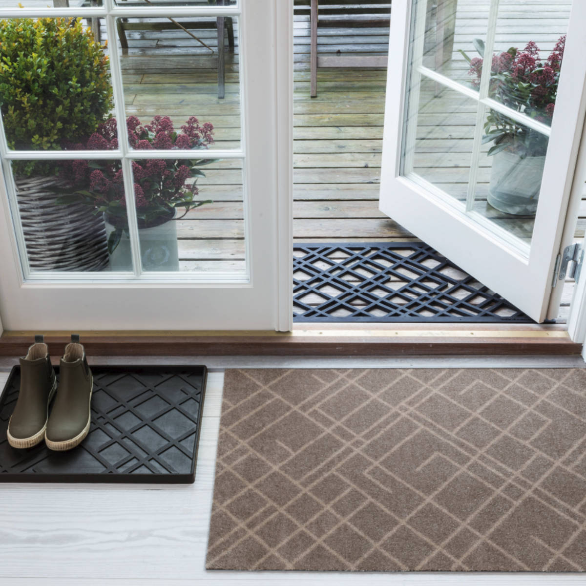 玄関マット チカ コペンハーゲン フロアマット 40×90 屋内 ( マット 玄関 ストライプ ドット はさみで切れる 幅90cm 敷き物 ラグ 滑り止め インテリア 室内用マット おしゃれ ベージュ ブラック 洗面所 ランドリー 敷物 ) 【ドットブラック】 ドットブラック