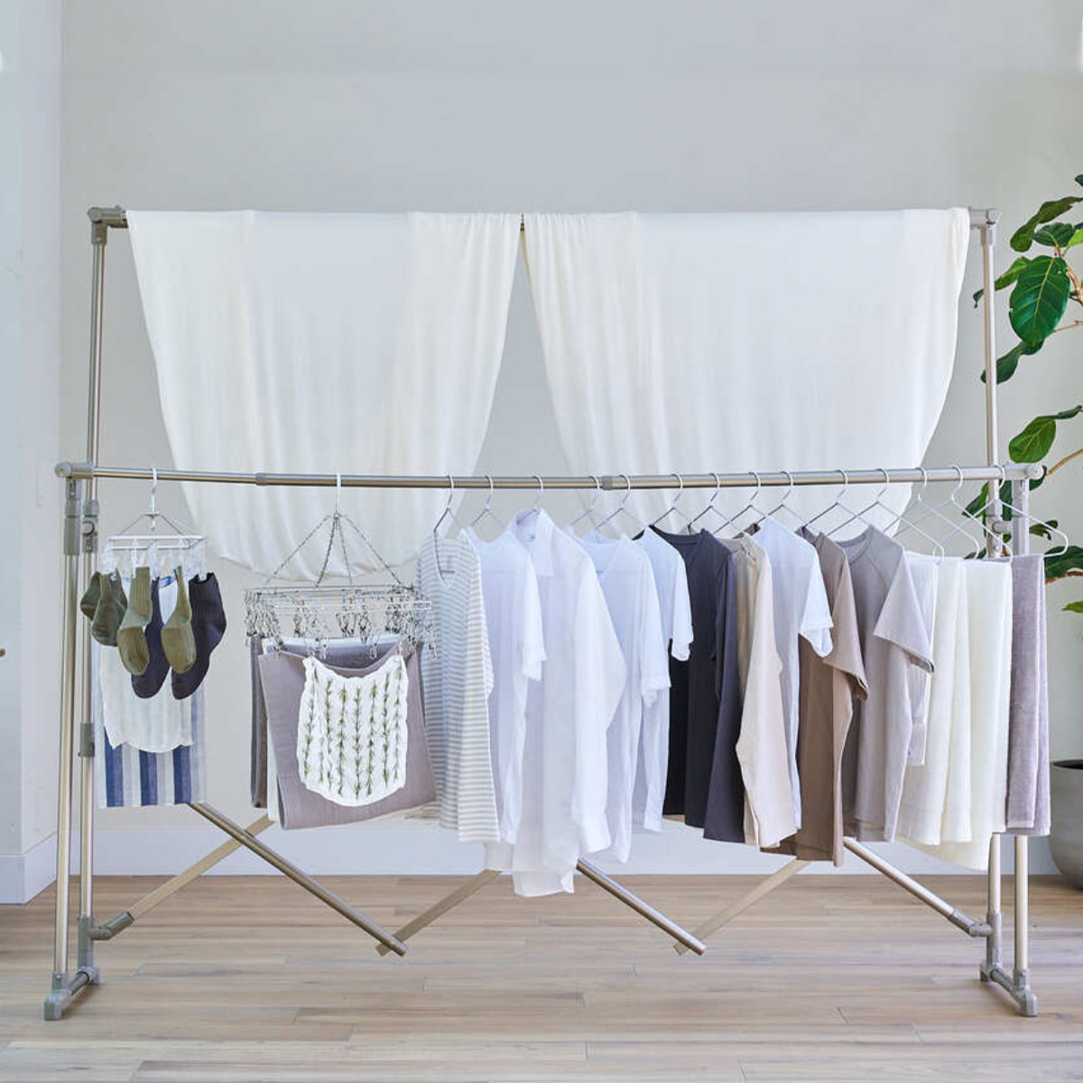 物干し 室内 室外 布団干し Leger 布団も干せるアルミ物干し ( ハンガー 物干しスタンド 洗濯 布団 日本製 軽量 アルミ ランドリー 衣類 折り畳み コンパクト キャスター 省スペース シンプル )